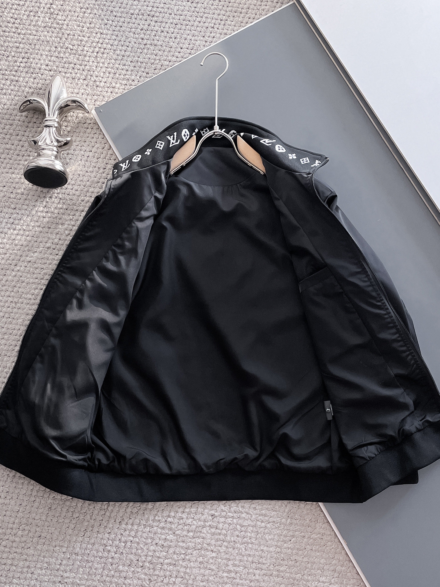 Hoodies & Sweatshirts