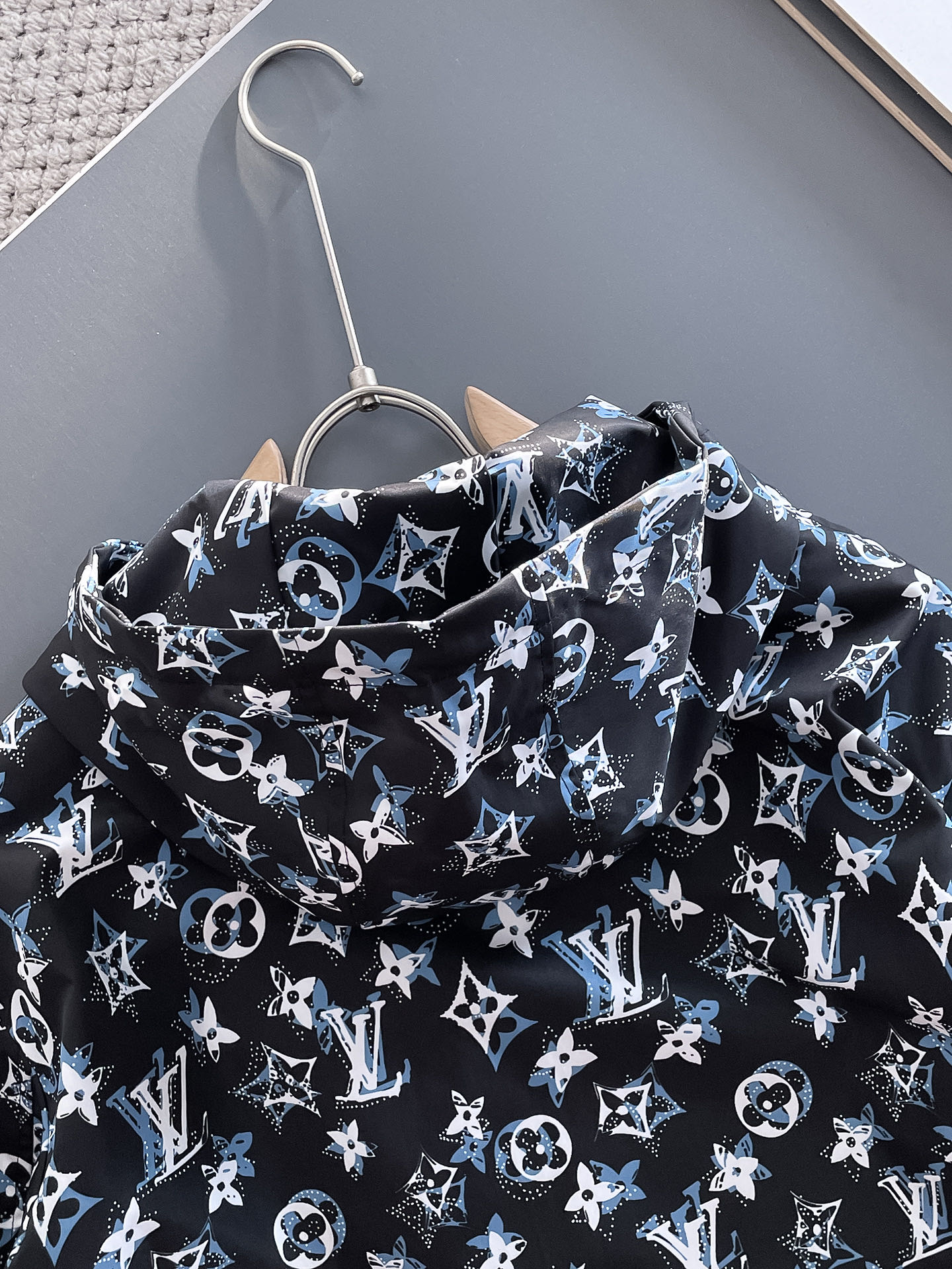 Hoodies & Sweatshirts