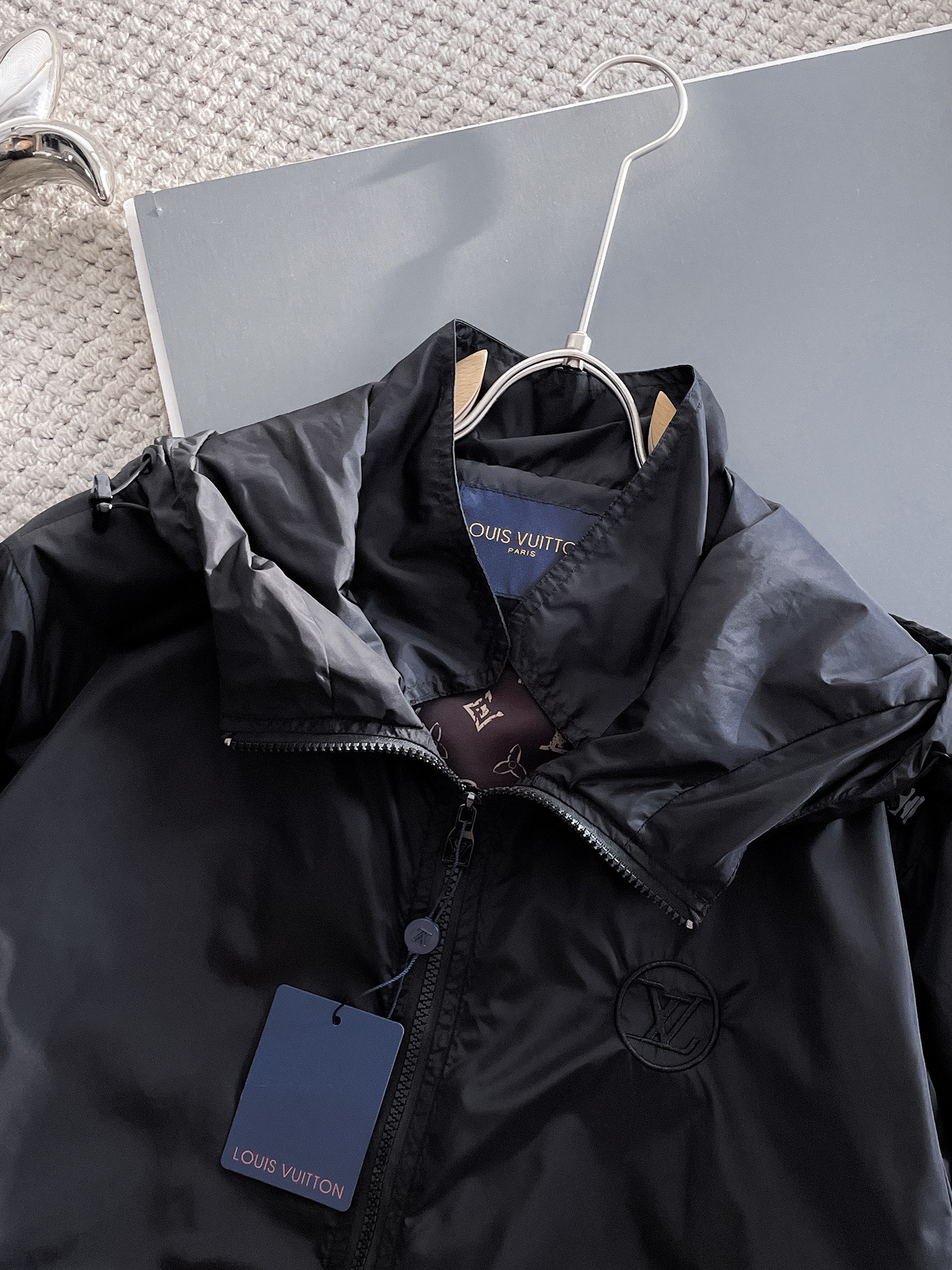 Hoodies & Sweatshirts