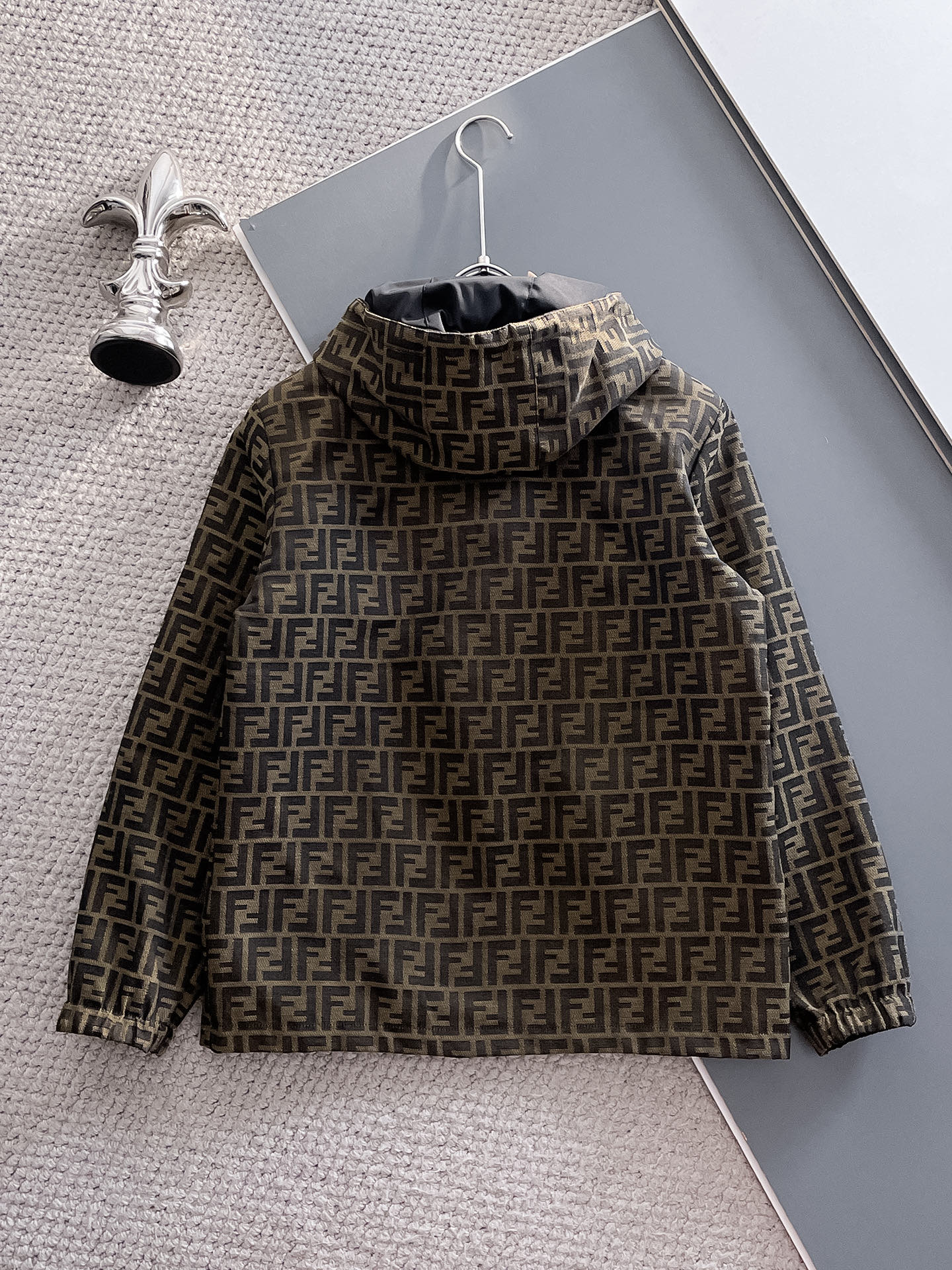 Hoodies & Sweatshirts