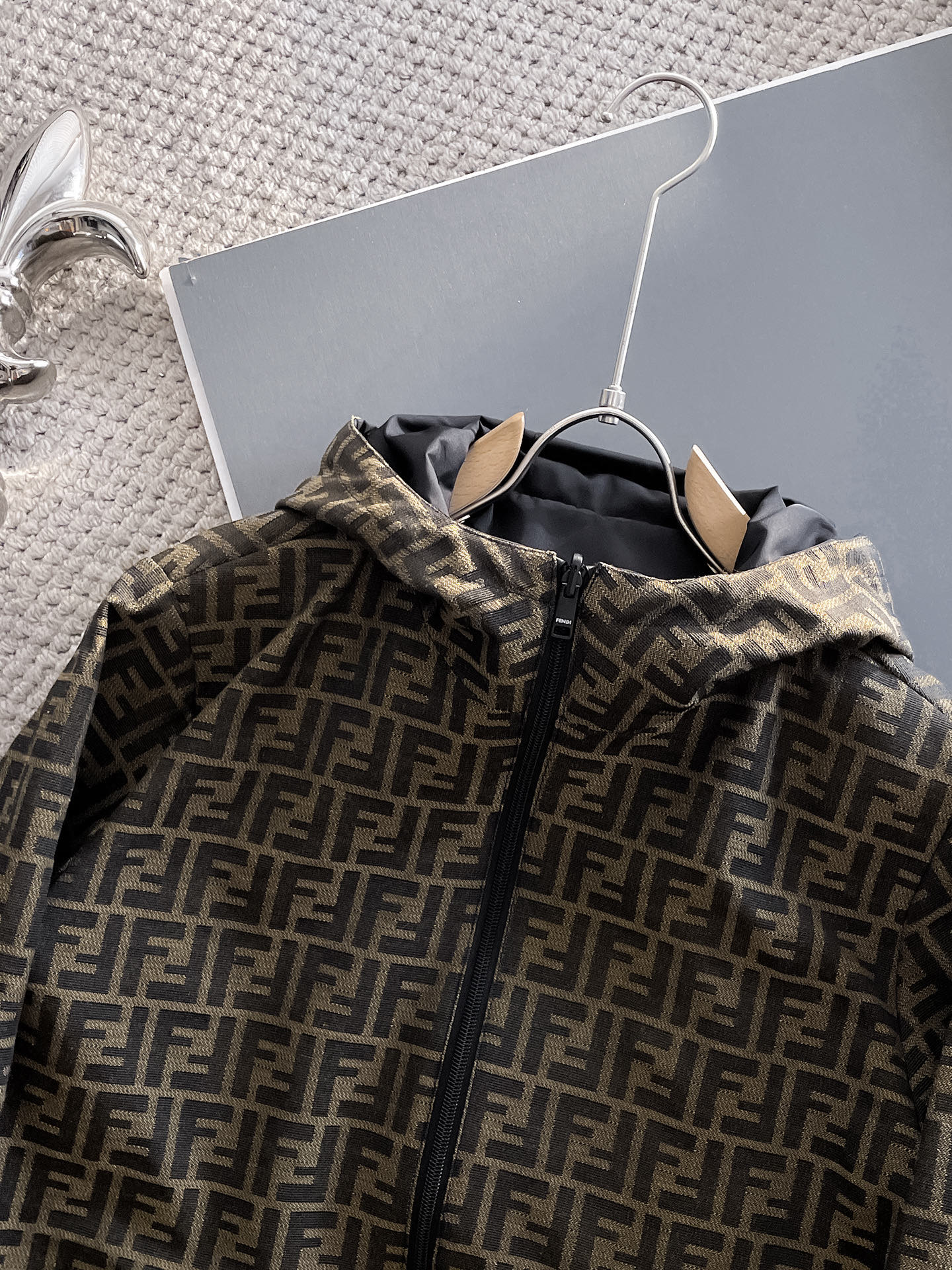 Hoodies & Sweatshirts