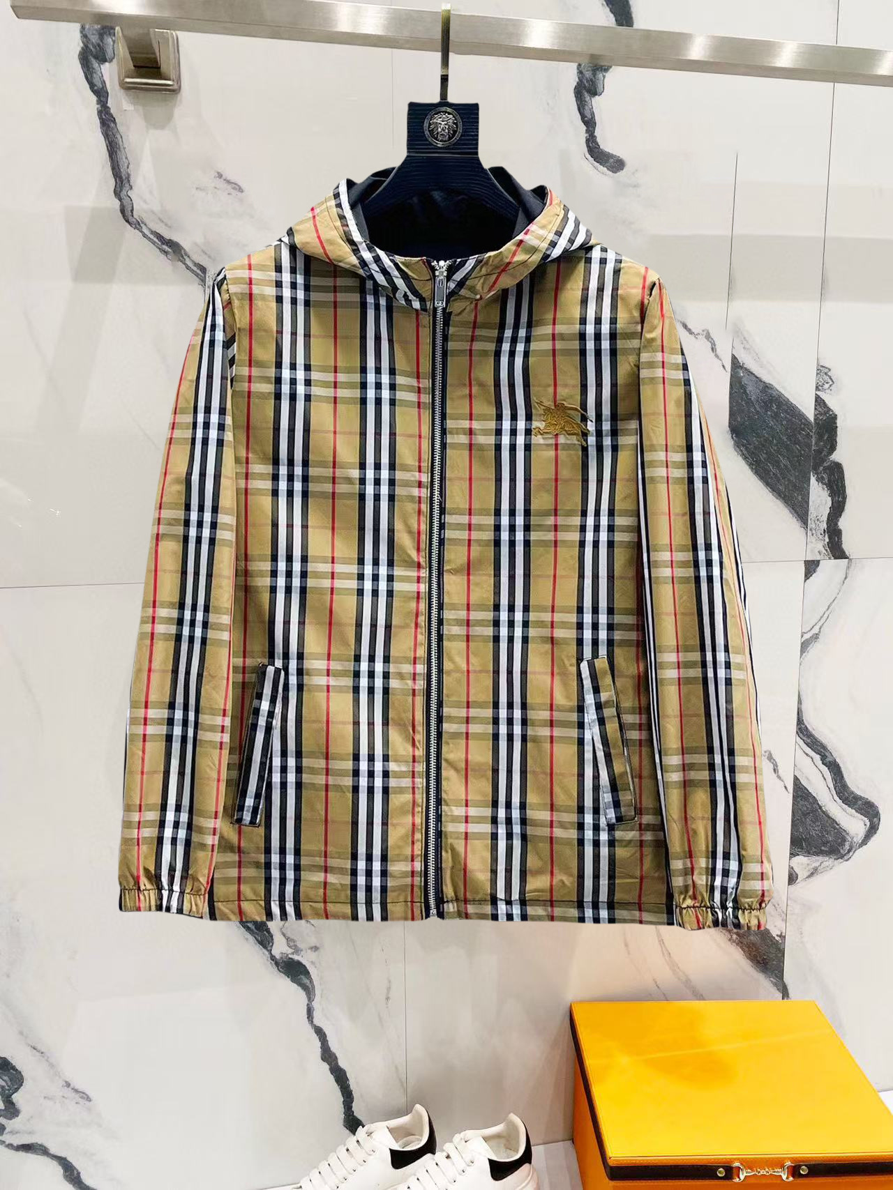 Hoodies & Sweatshirts