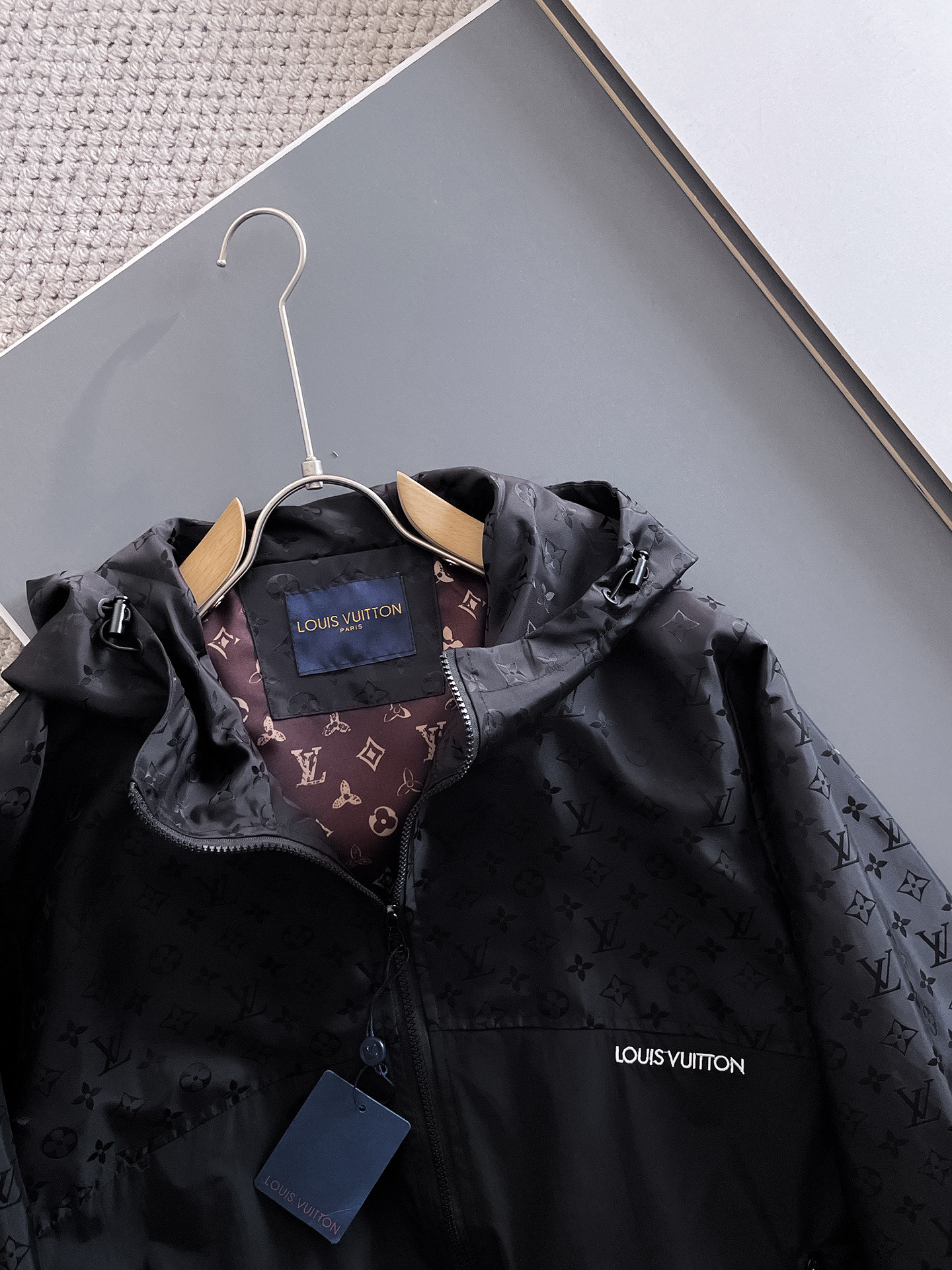 Hoodies & Sweatshirts