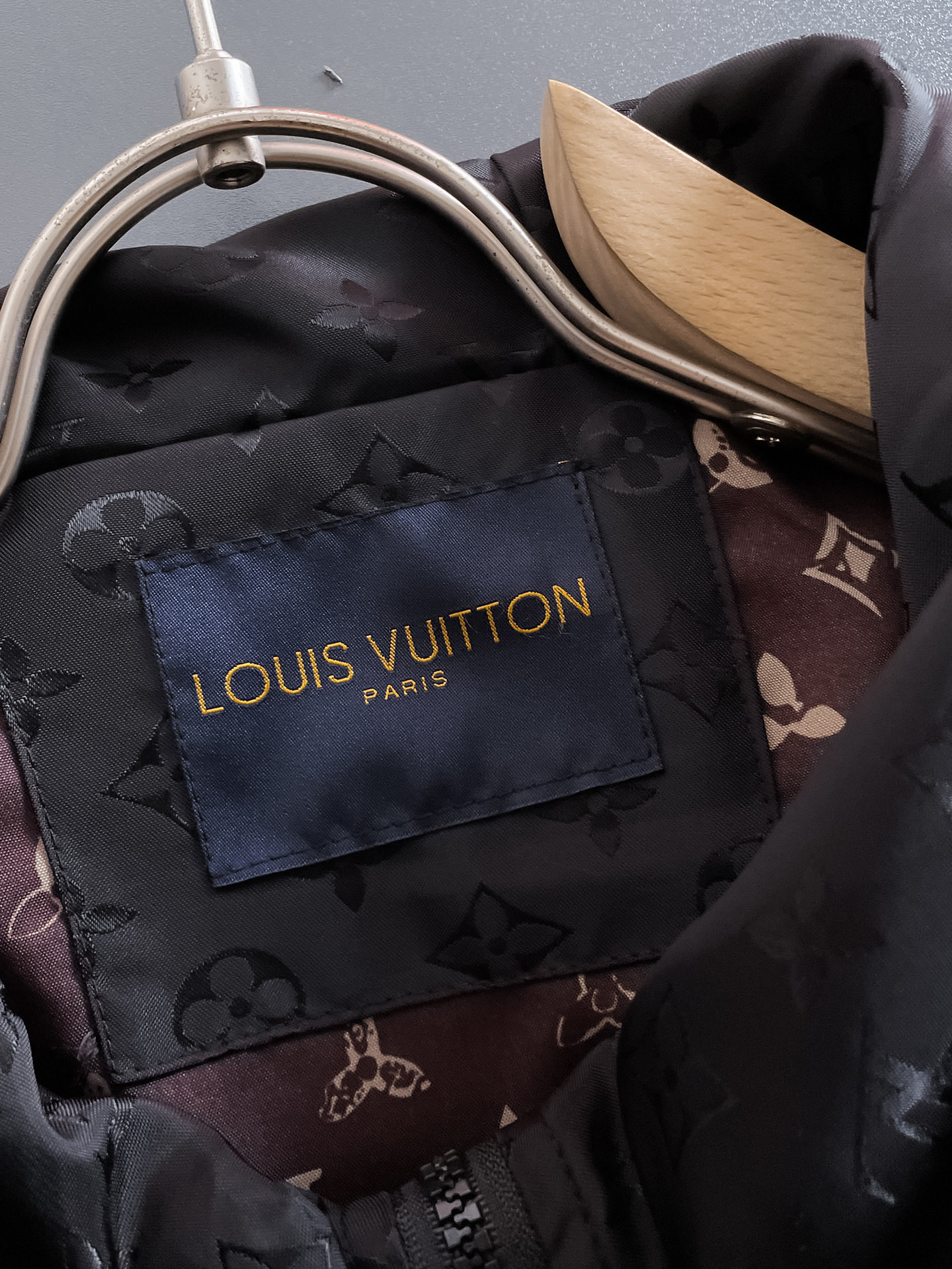 Hoodies & Sweatshirts