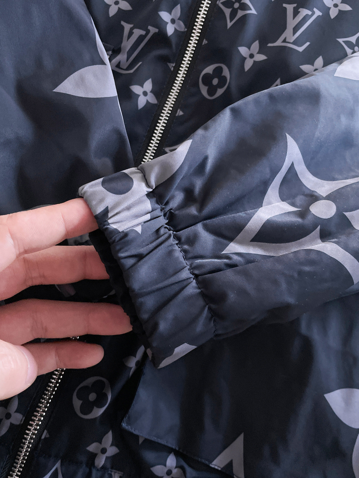 Hoodies & Sweatshirts