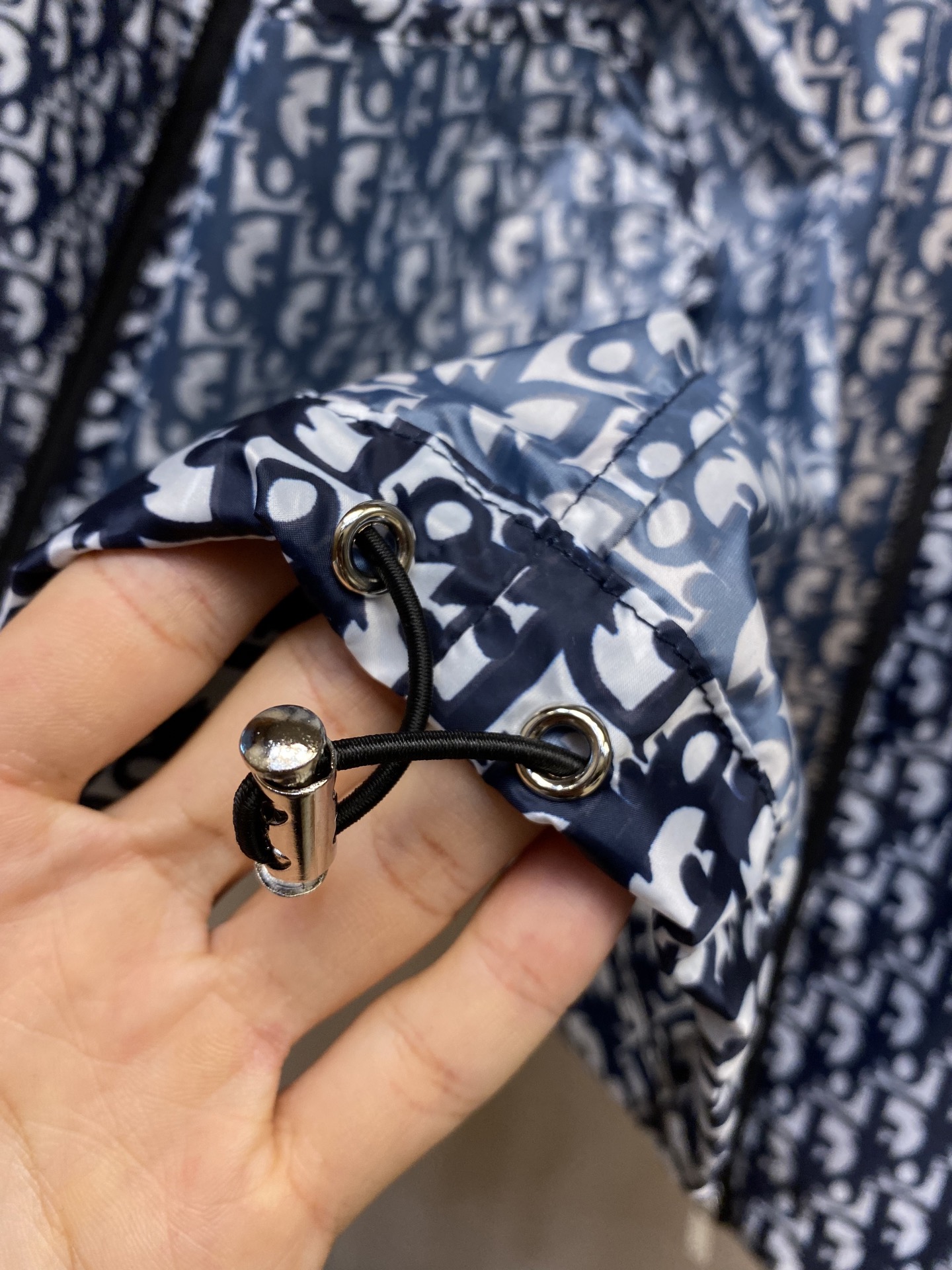 Hoodies & Sweatshirts