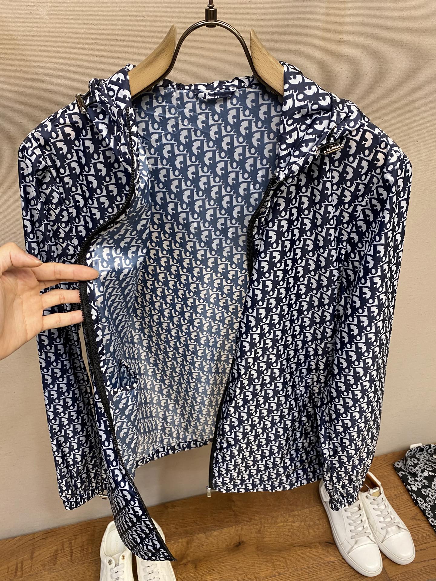 Hoodies & Sweatshirts