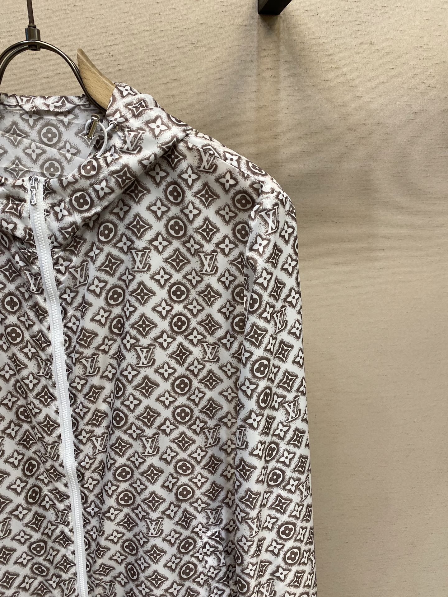 Hoodies & Sweatshirts