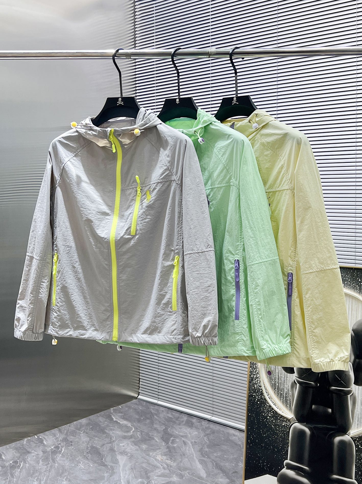 Hoodies & Sweatshirts