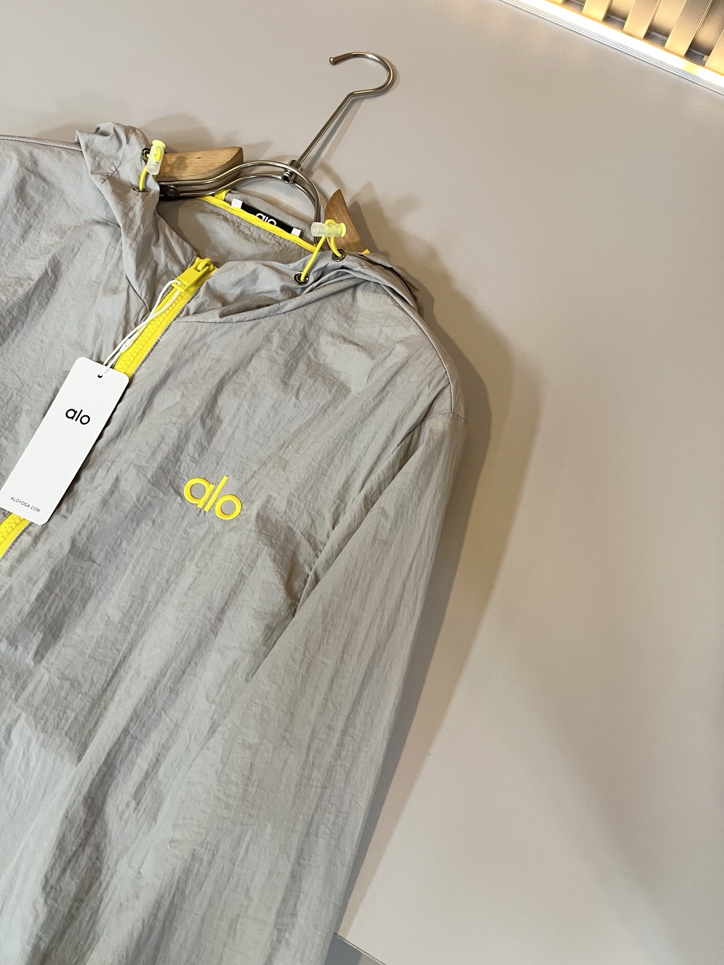 Hoodies & Sweatshirts