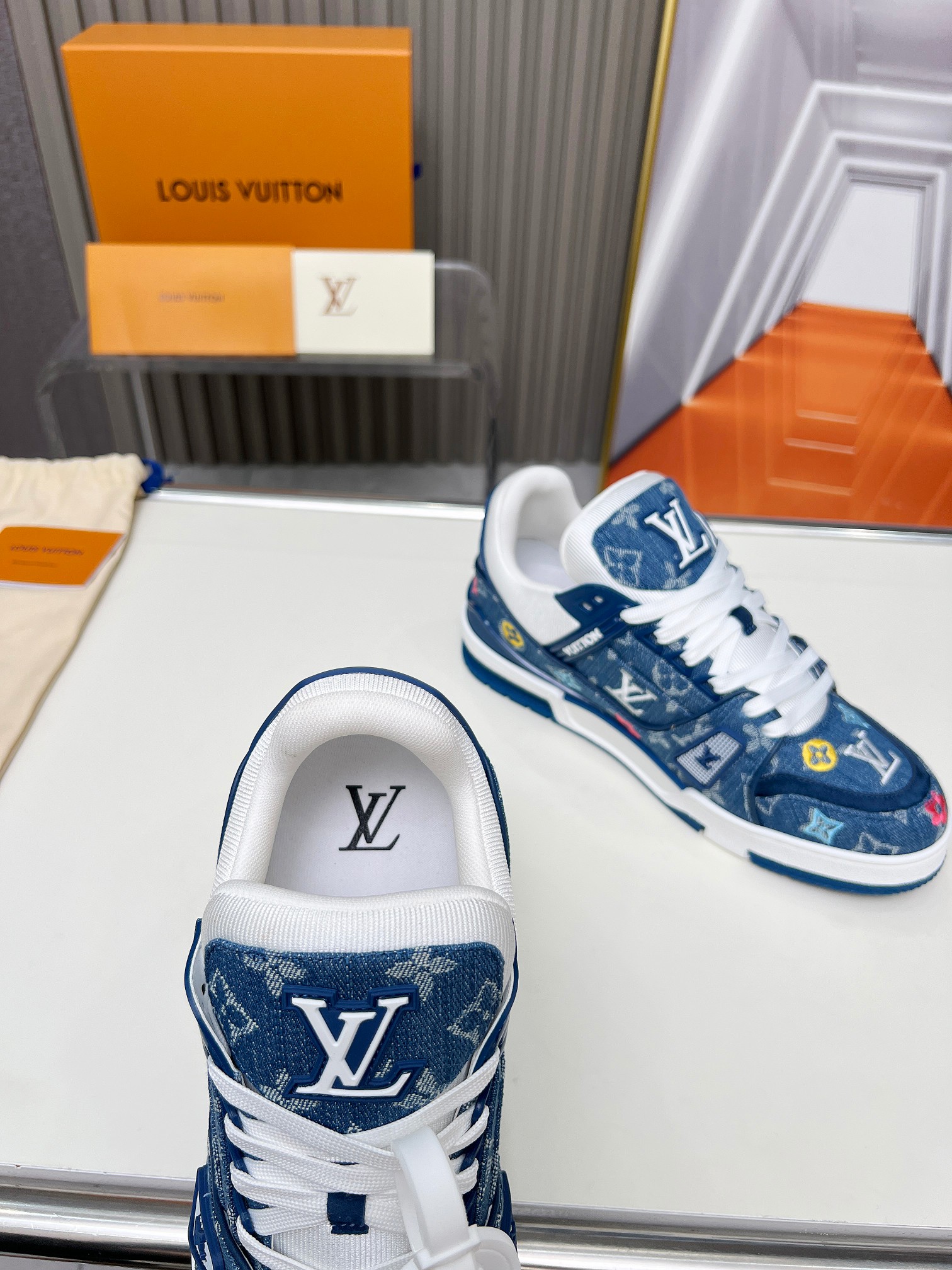 LVShoes