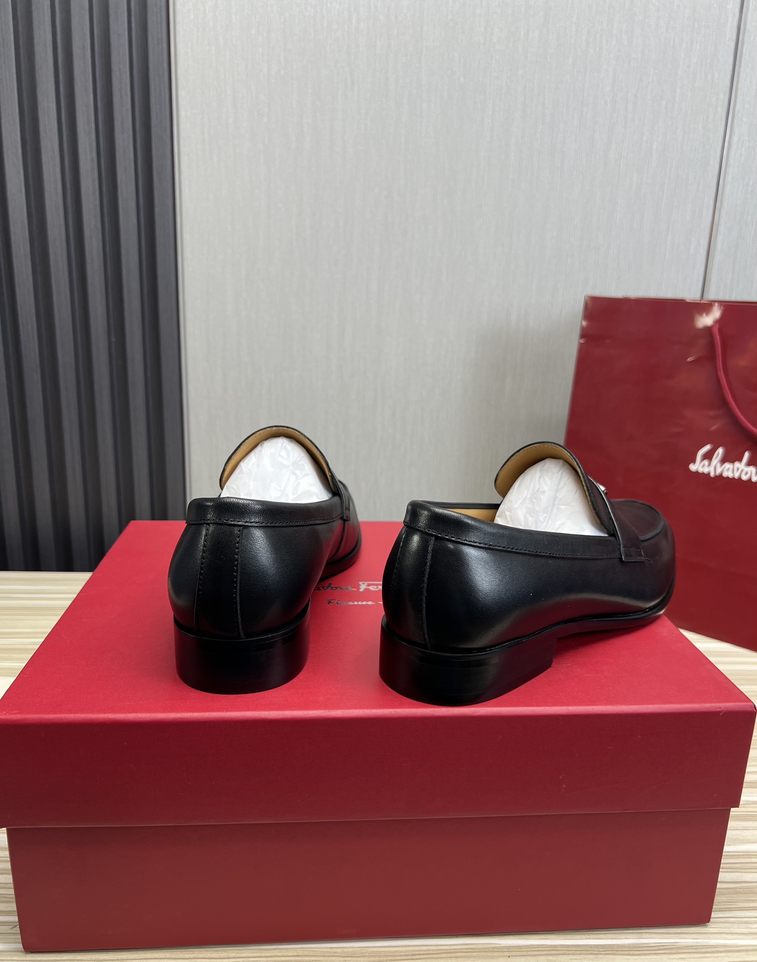 FerragamoSHOES