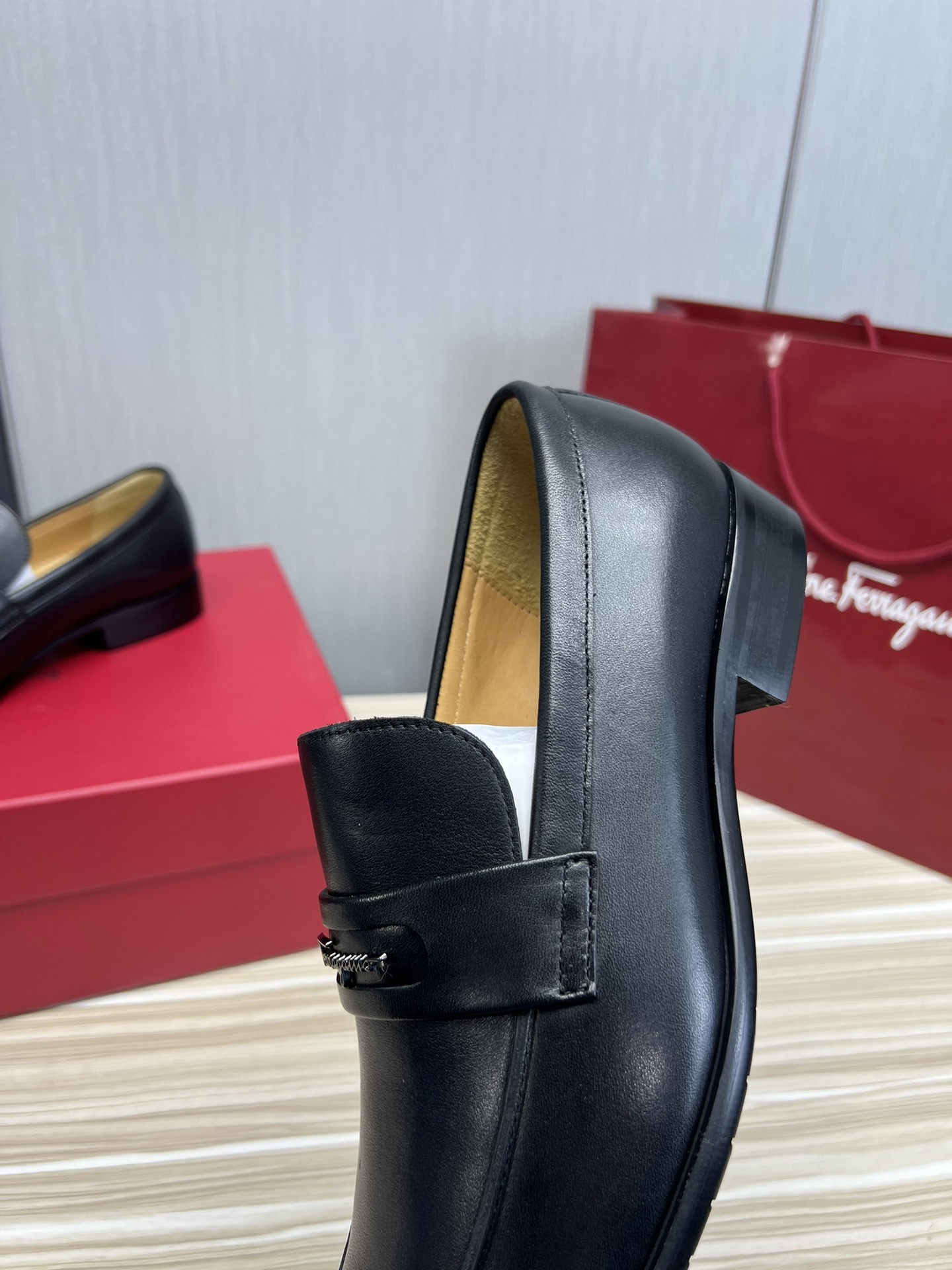 FerragamoSHOES