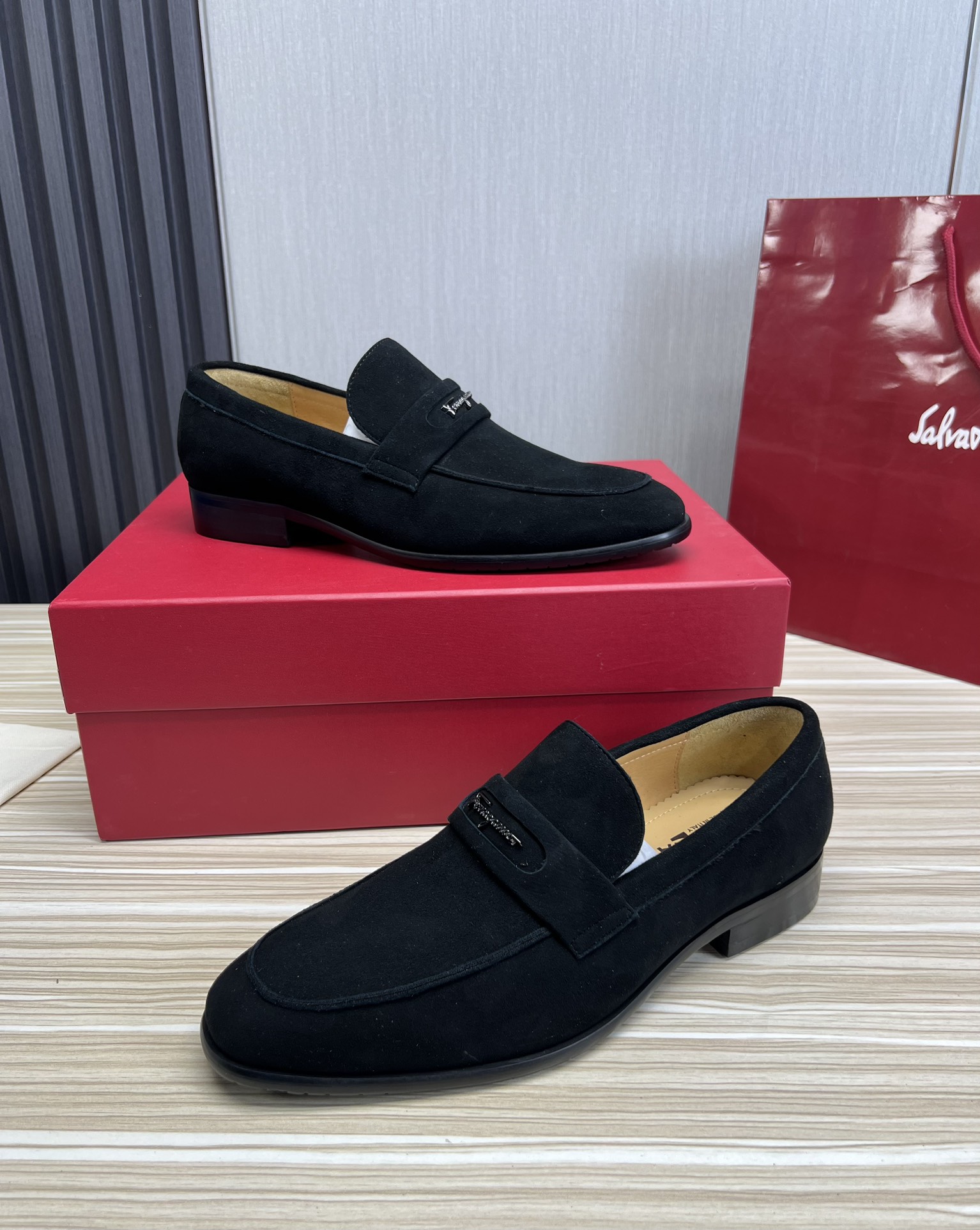 FerragamoSHOES