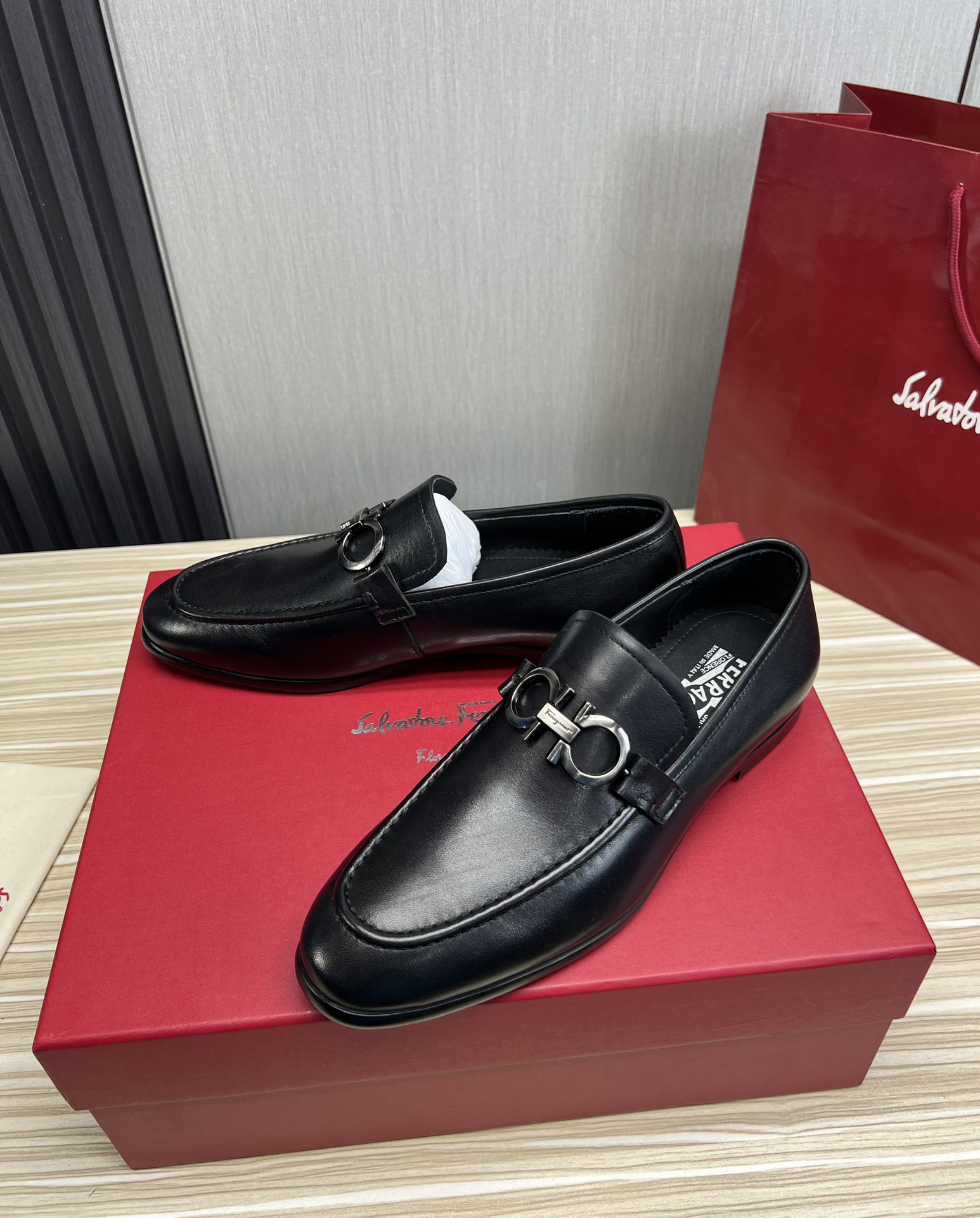 FerragamoSHOES