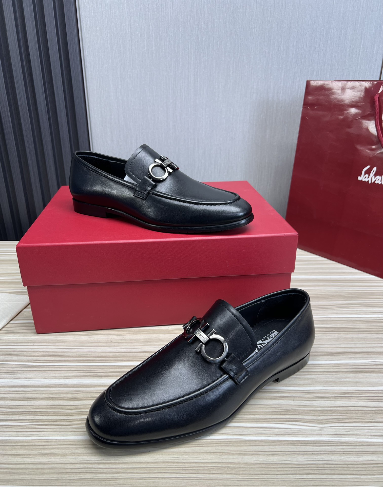 FerragamoSHOES