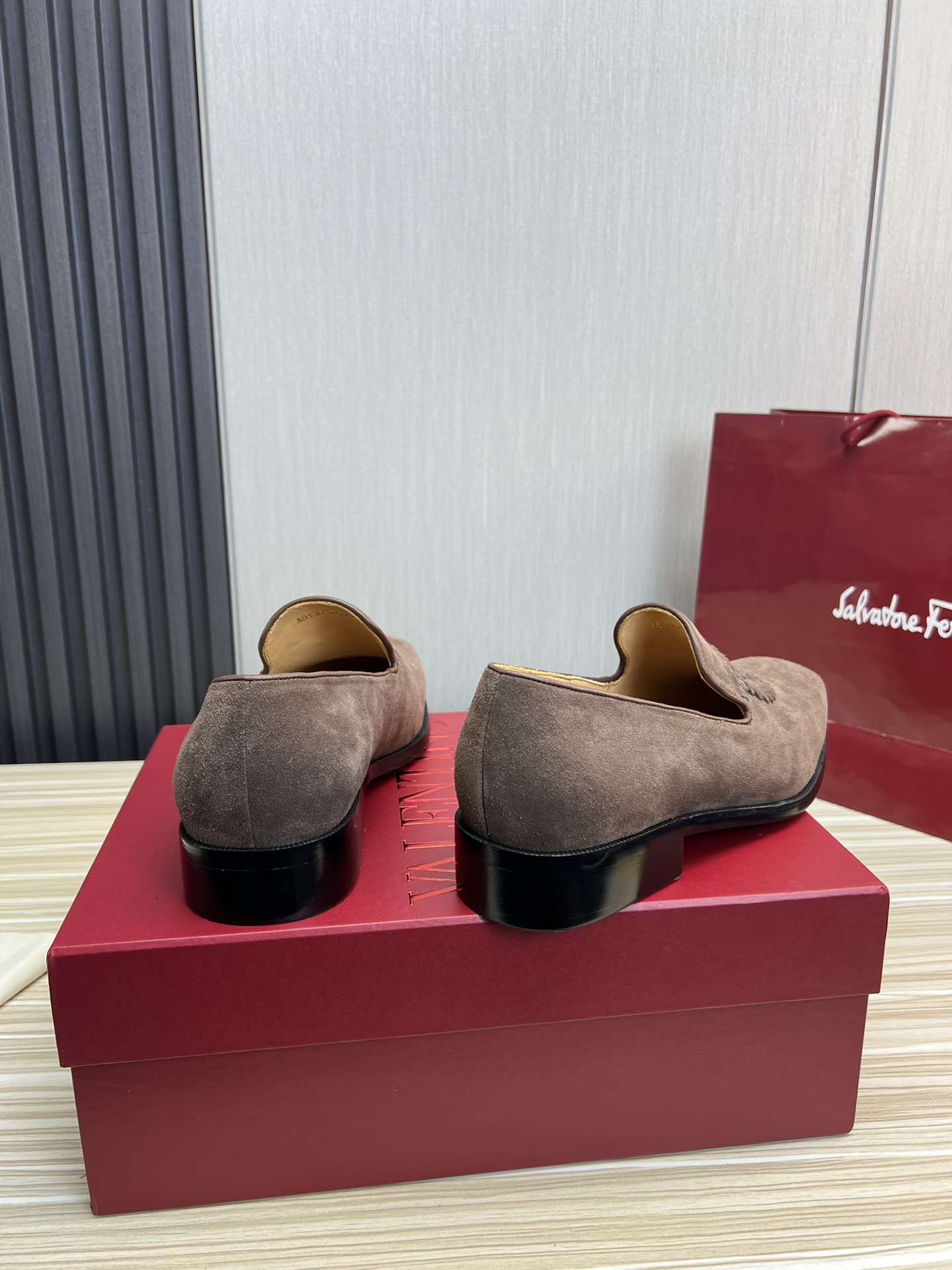 FerragamoSHOES