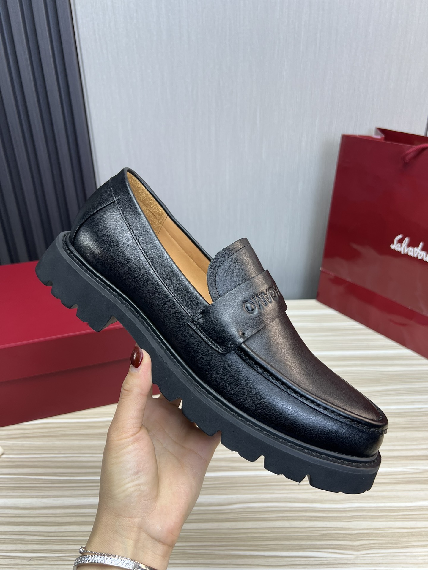 FerragamoSHOES