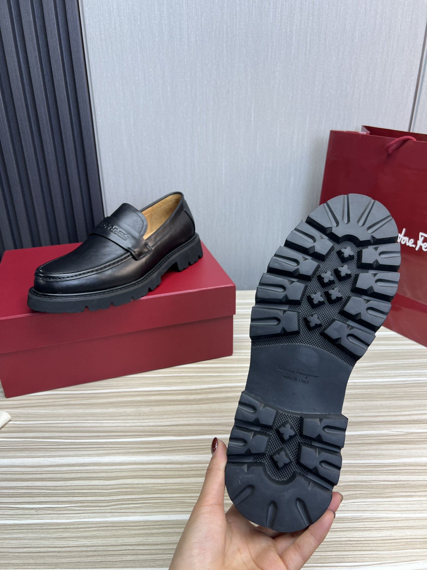 FerragamoSHOES