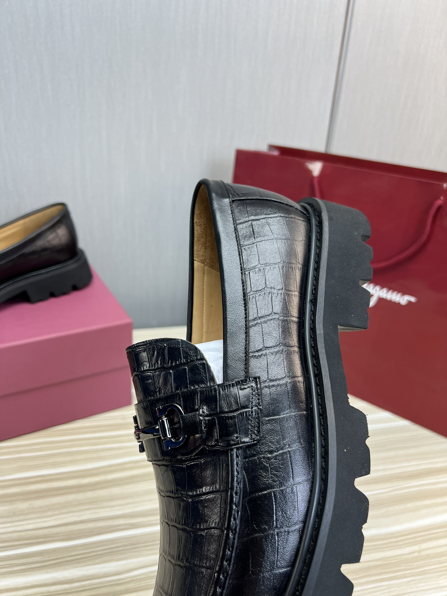 FerragamoSHOES