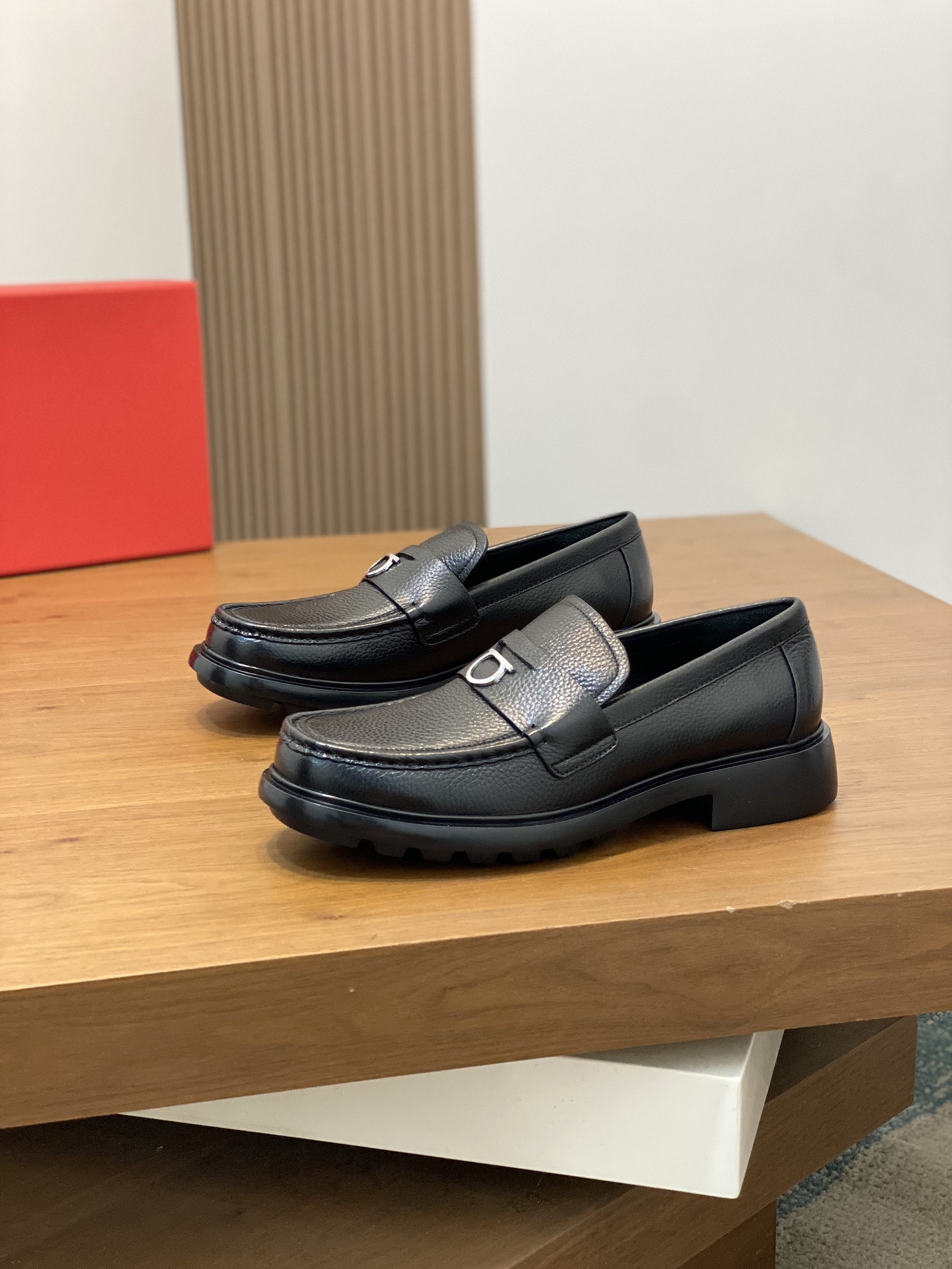 FerragamoSHOES