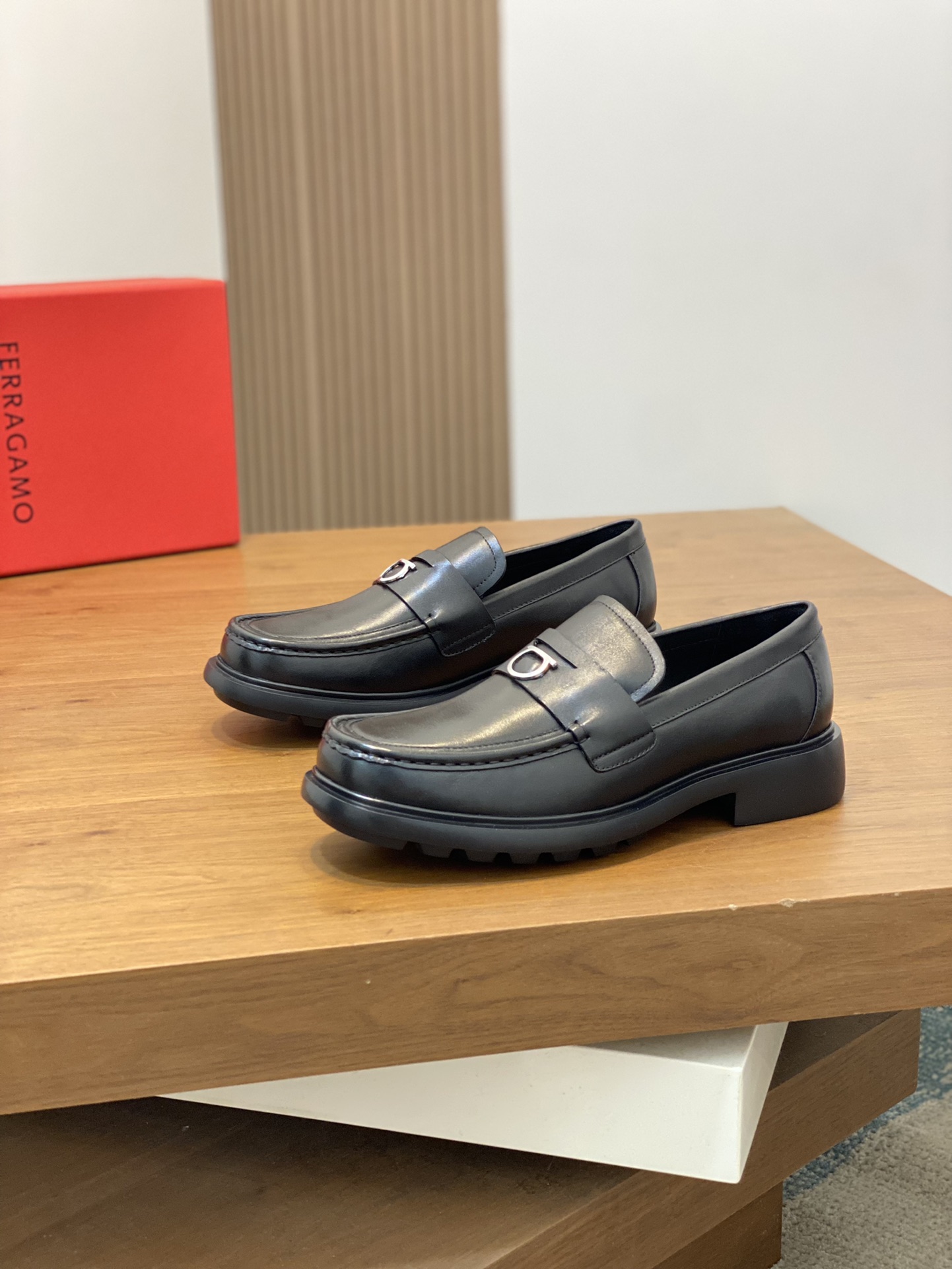 FerragamoSHOES