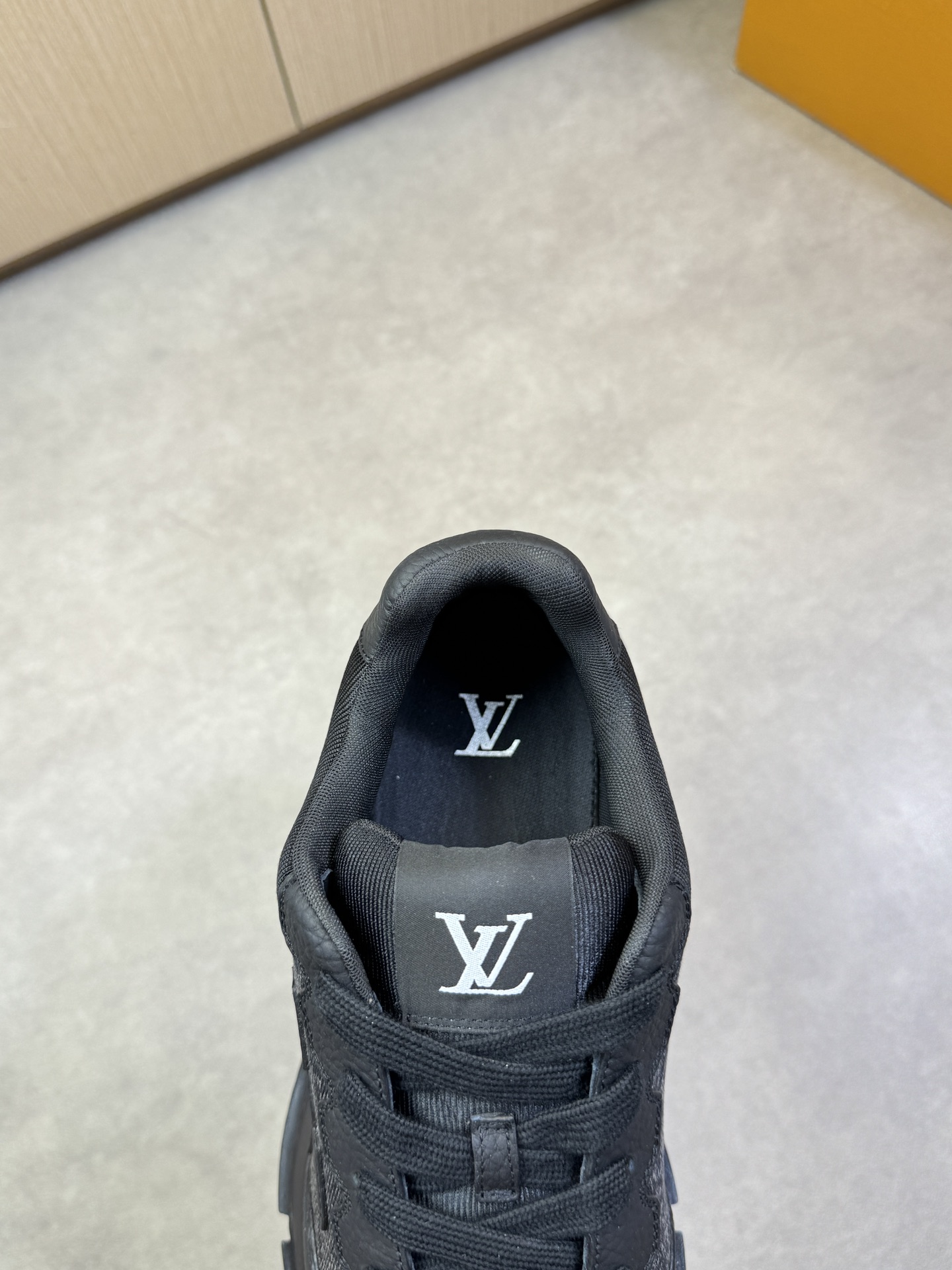 LVShoes