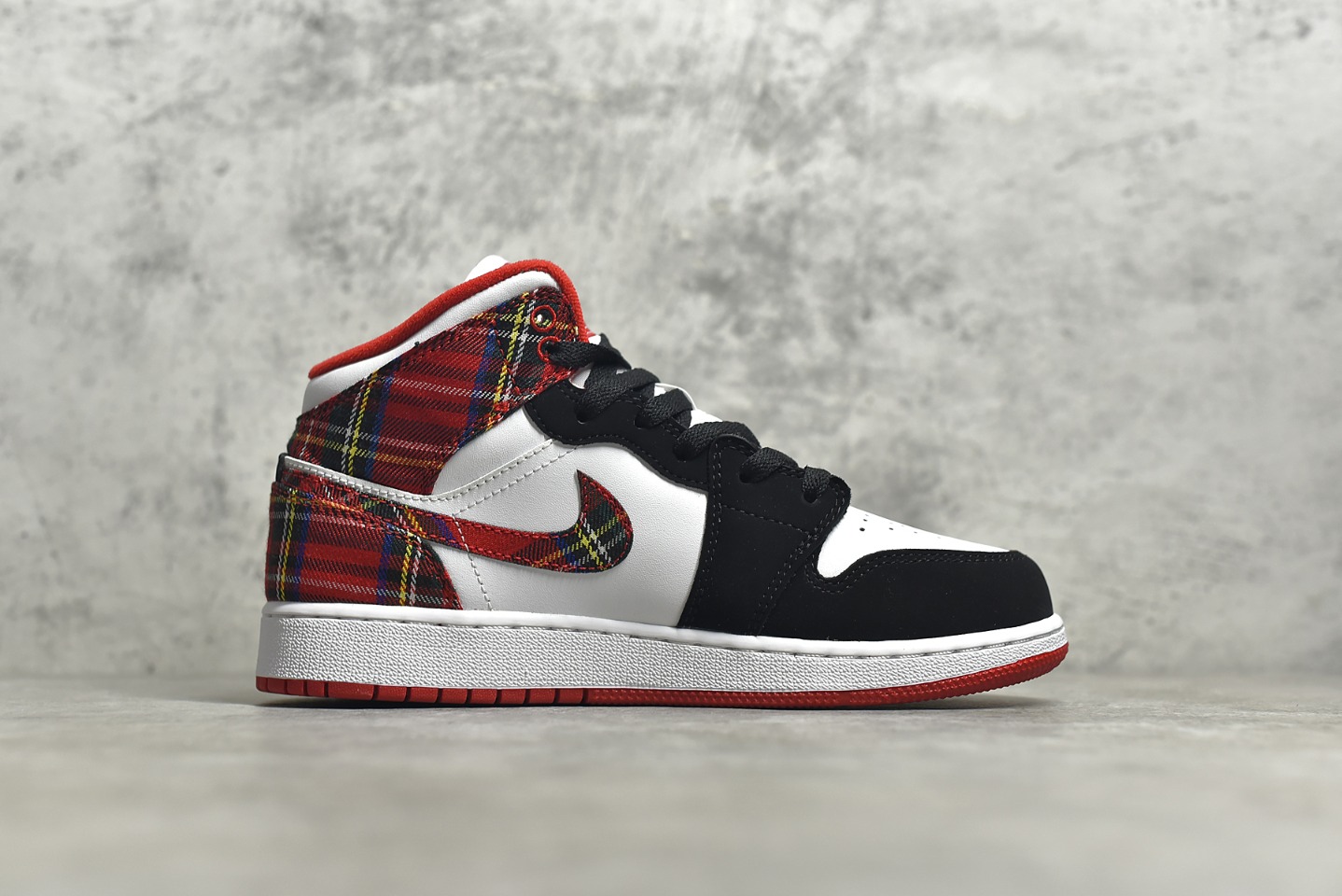 AirJordan1MidSHOES