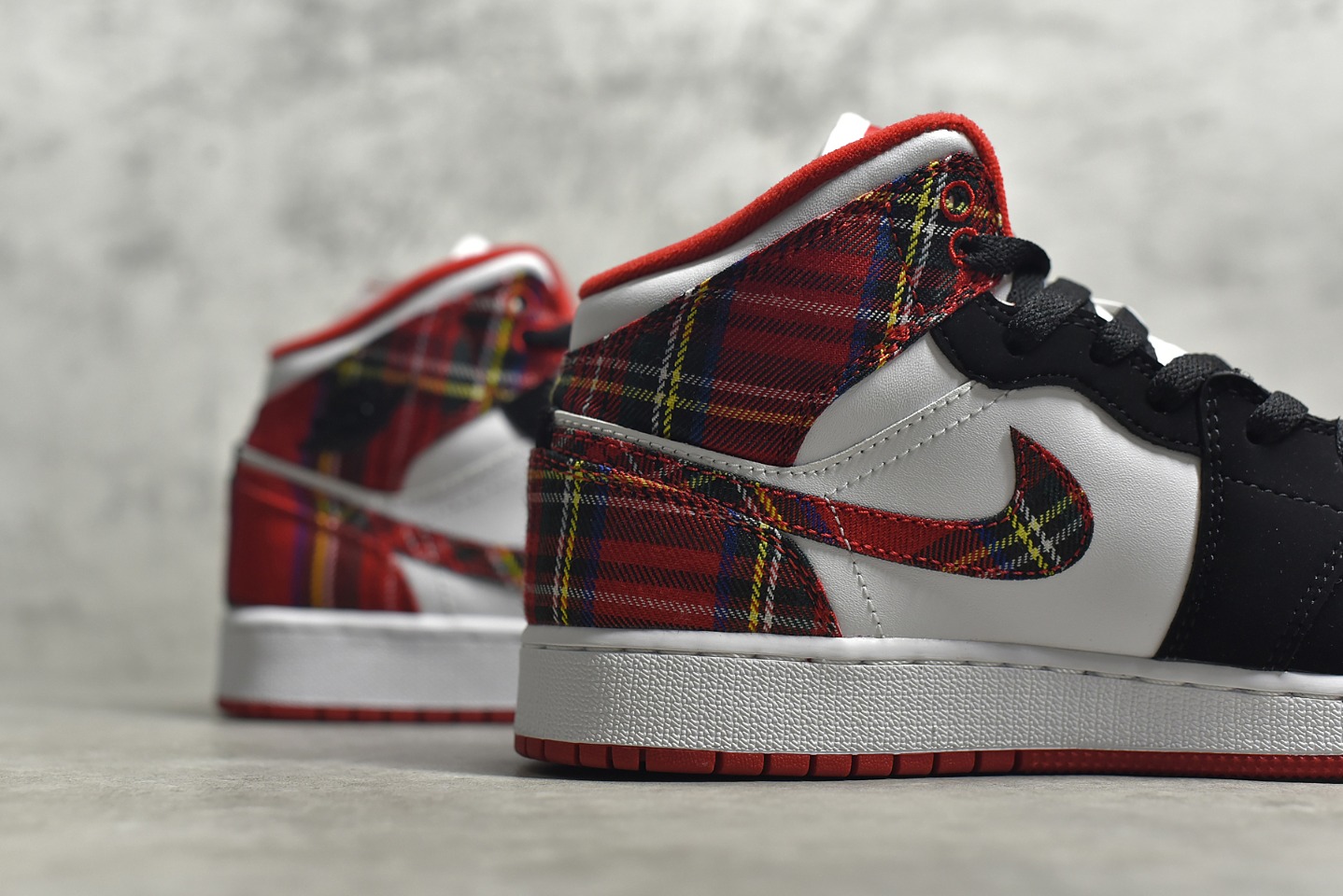 AirJordan1MidSHOES