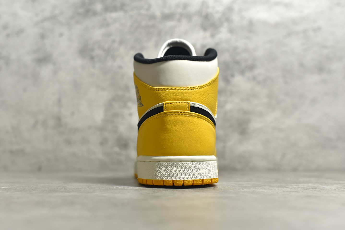AirJordan1MidSHOES