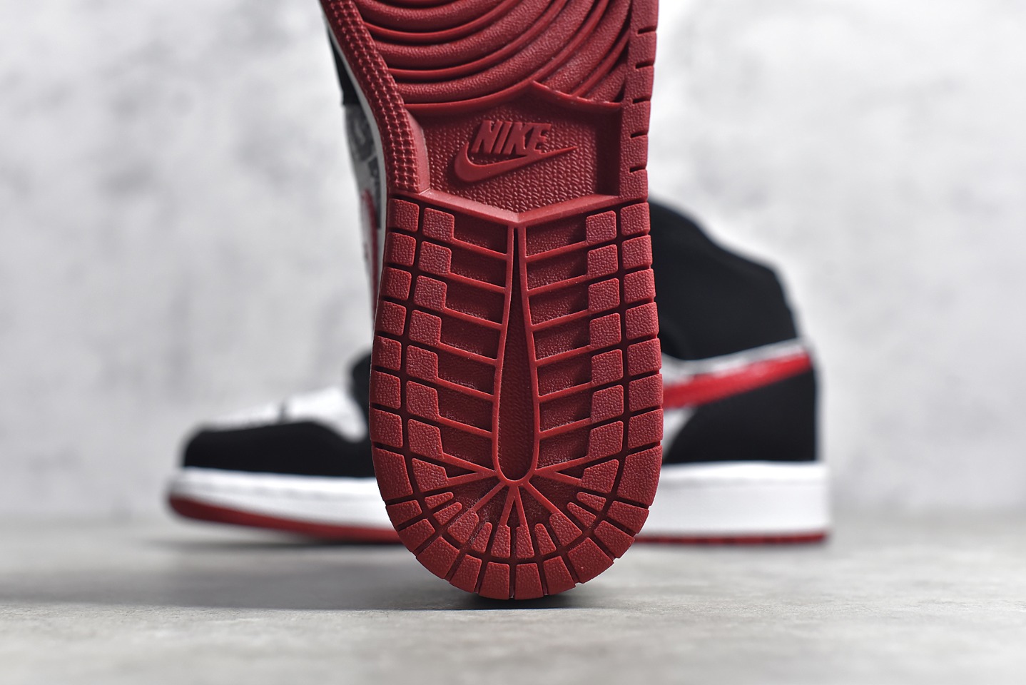 AirJordan1MidSHOES