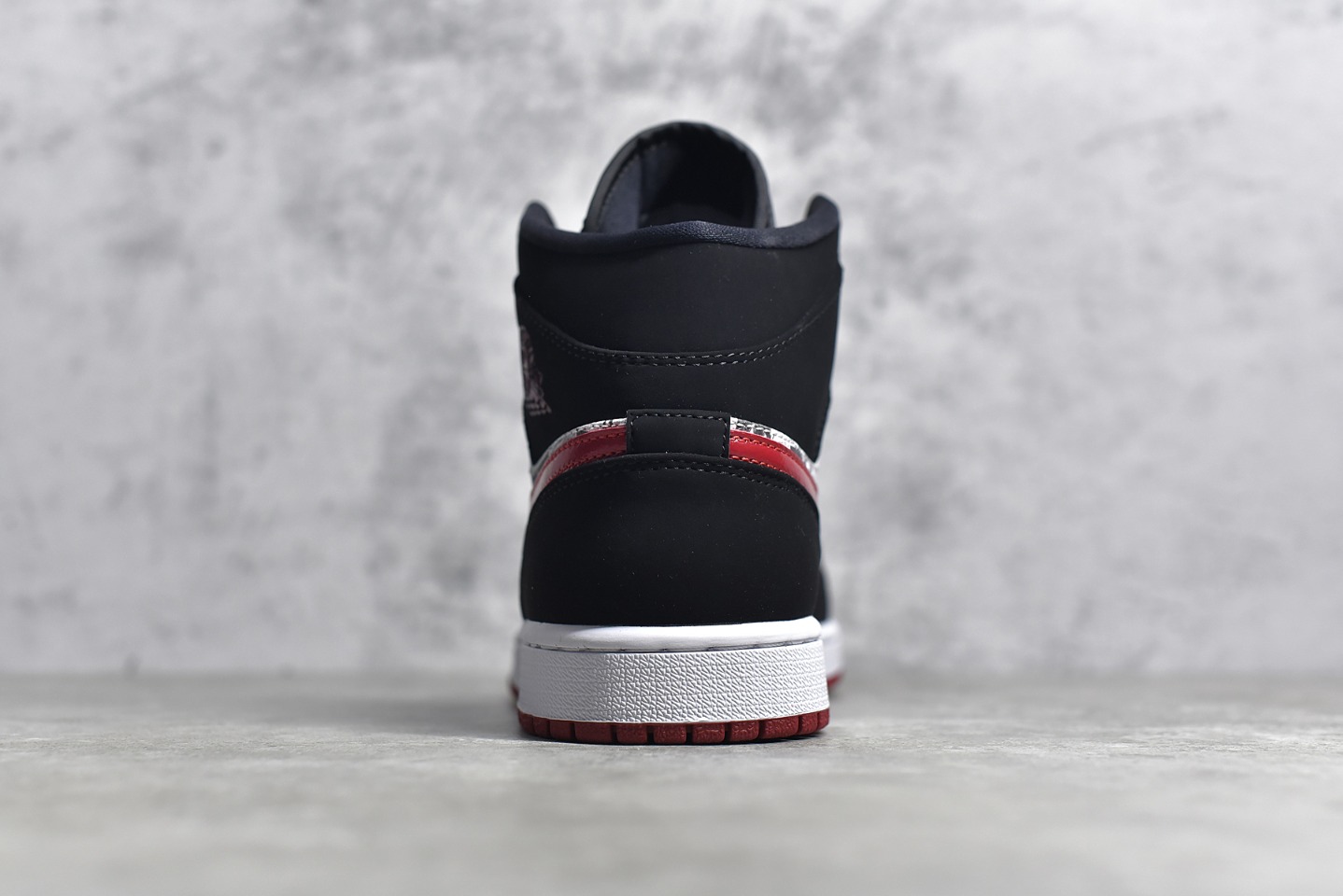 AirJordan1MidSHOES