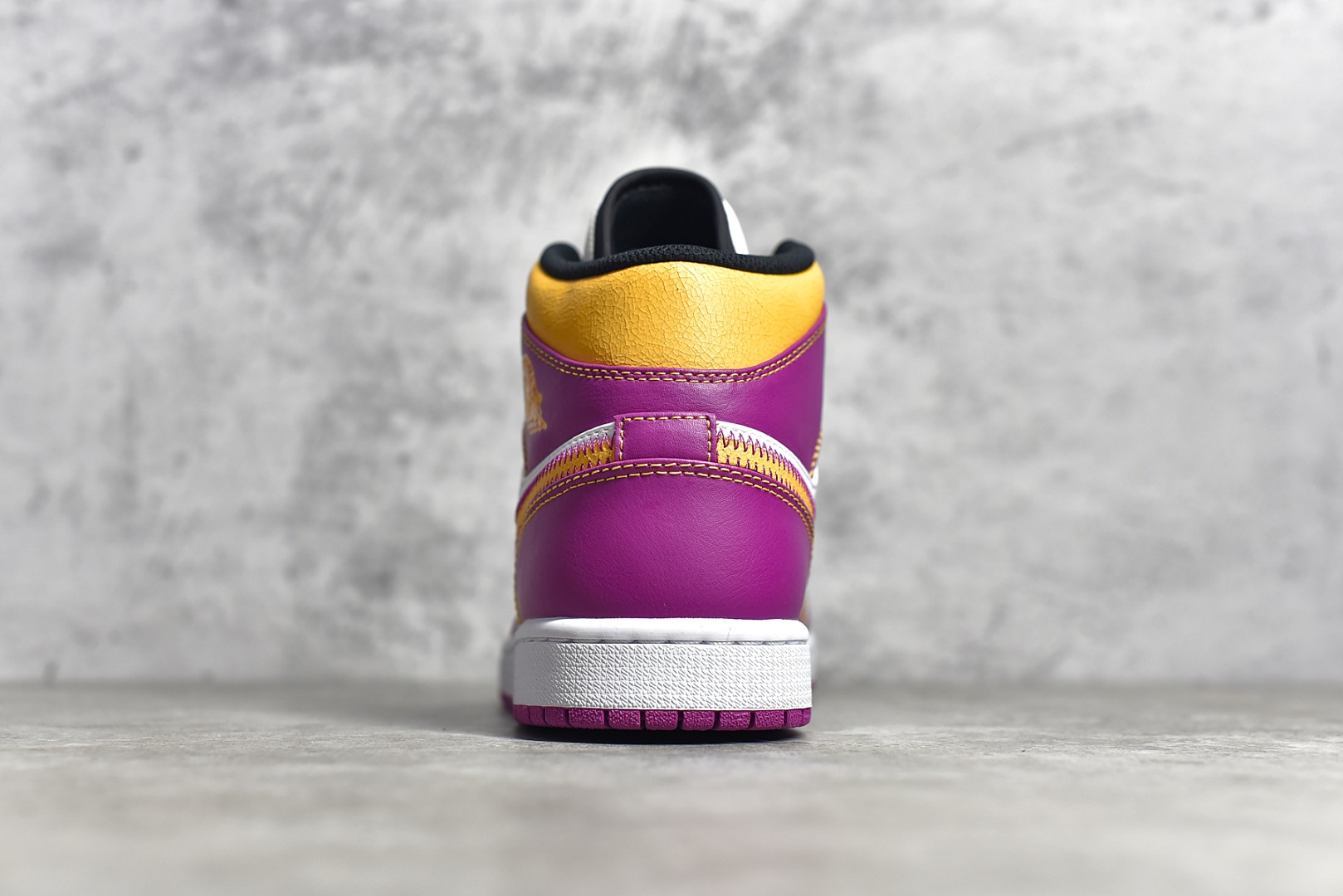 AirJordan1MidSHOES