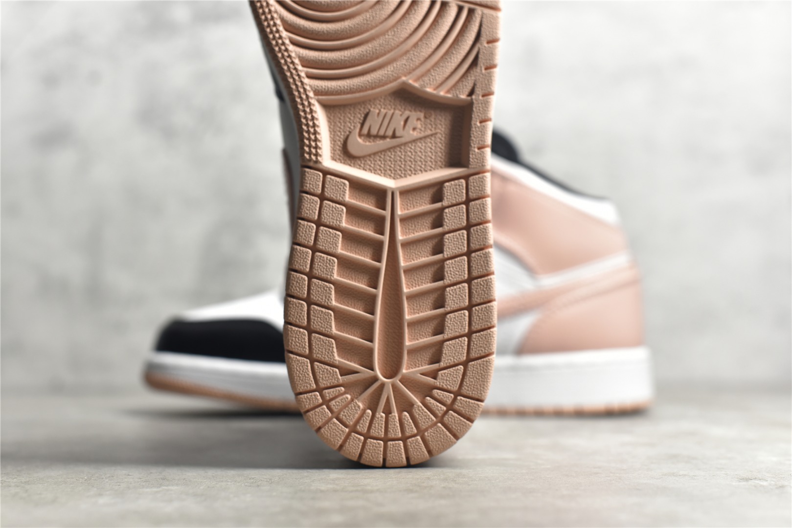 AirJordan1MidSHOES