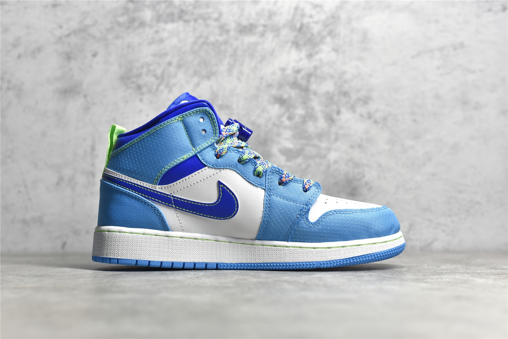 AirJordan1MidSHOES