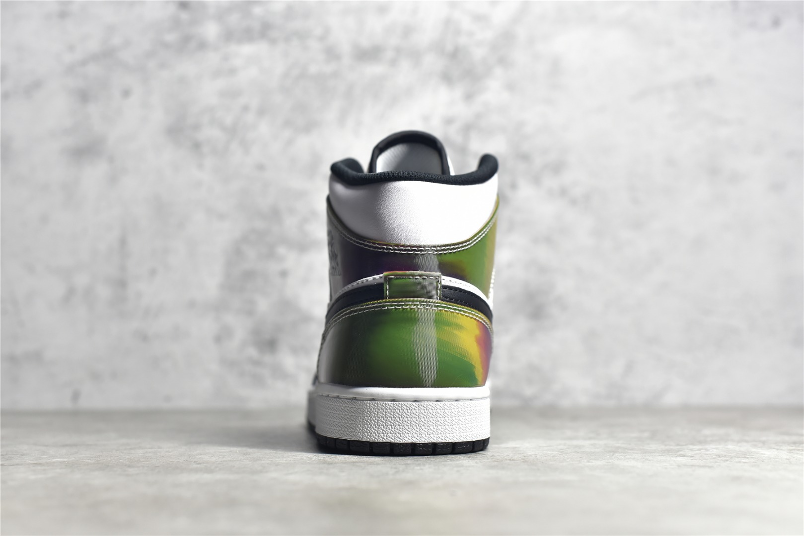 AirJordan1MidSHOES