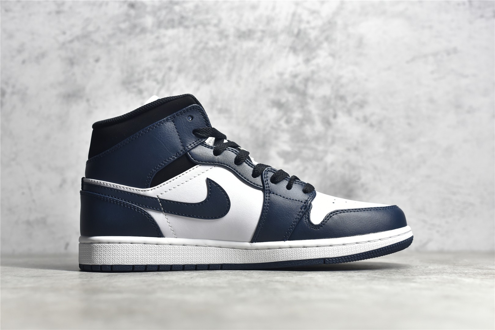 AirJordan1MidSHOES