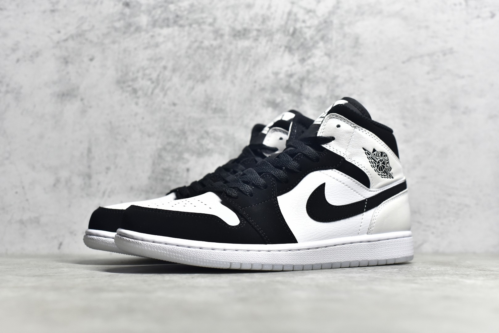 AirJordan1MidSHOES