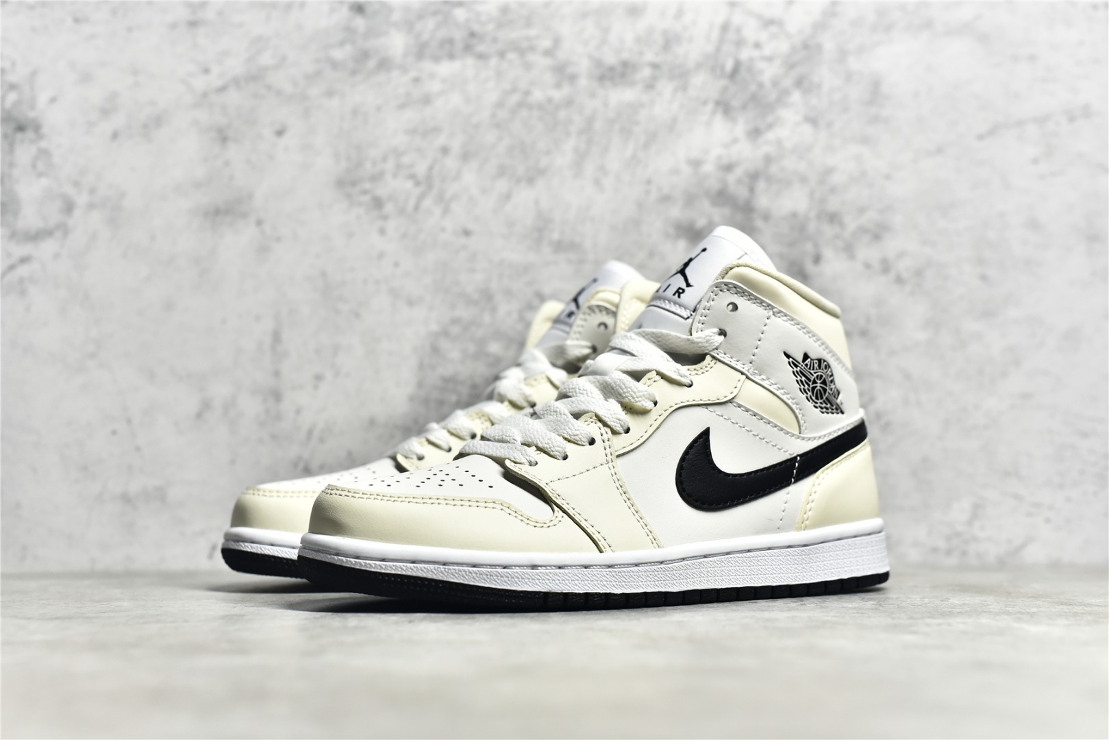 AirJordan1MidSHOES