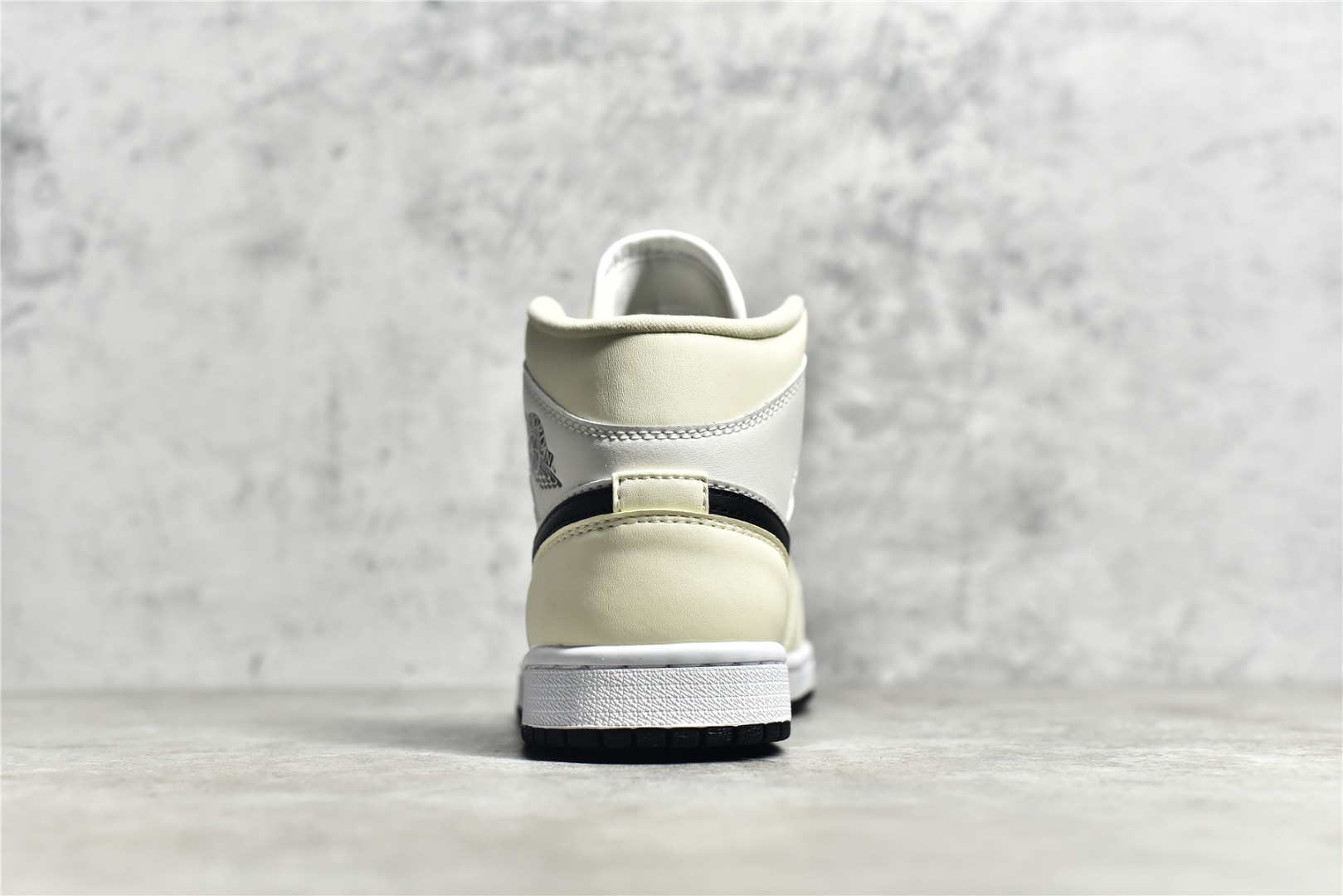 AirJordan1MidSHOES