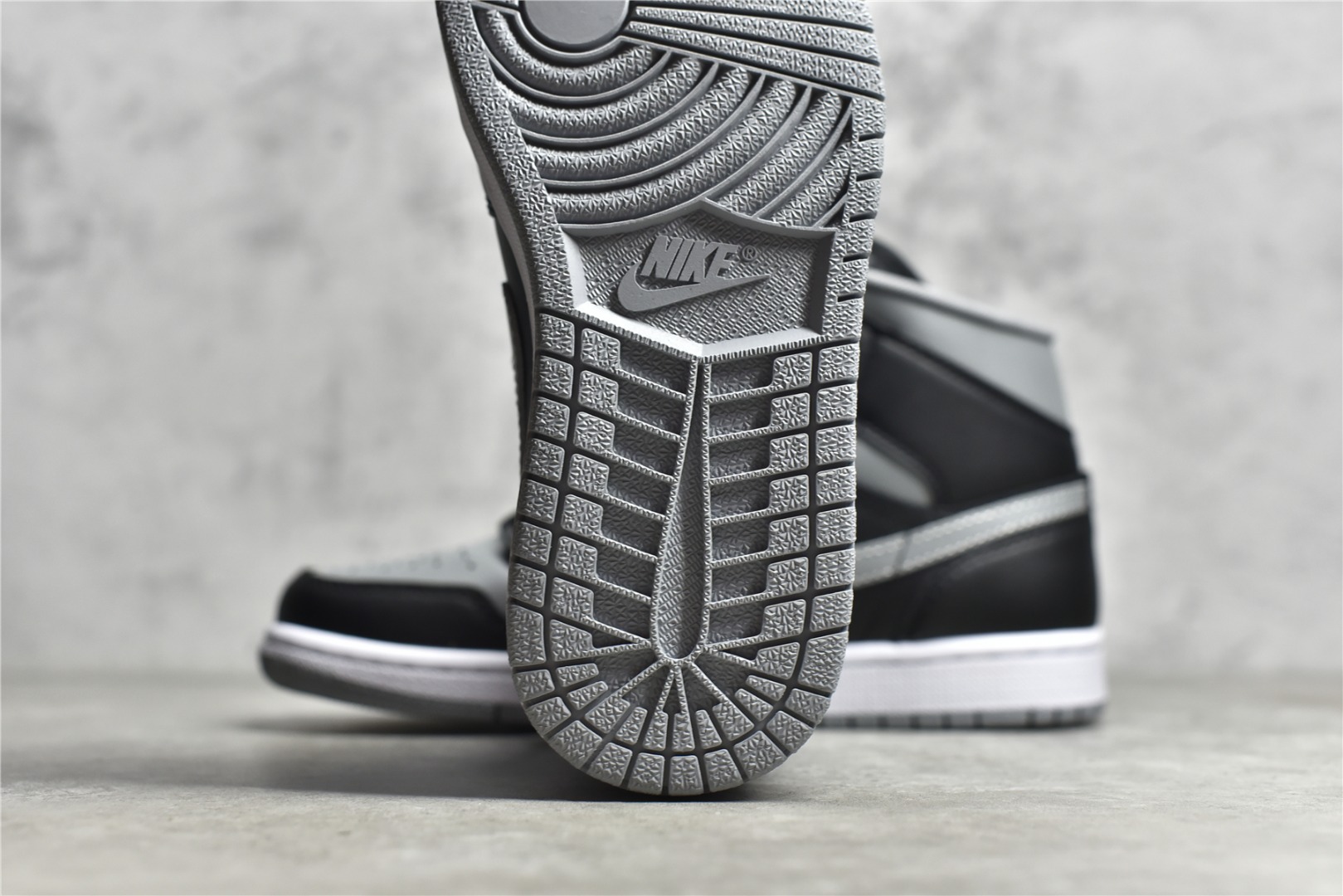 AirJordan1MidSHOES