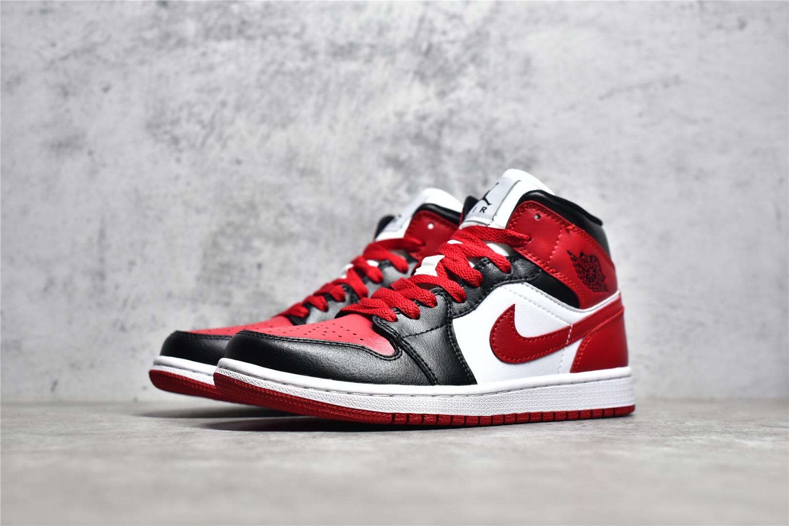 AirJordan1MidSHOES