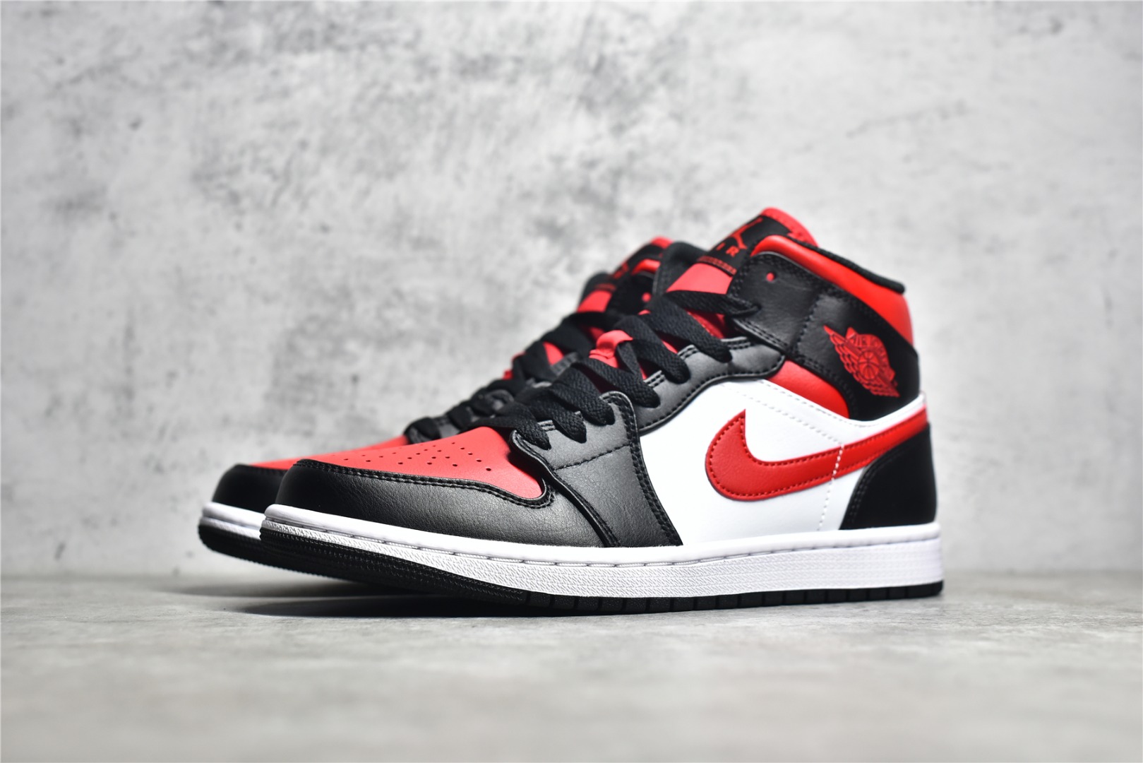 AirJordan1MidSHOES