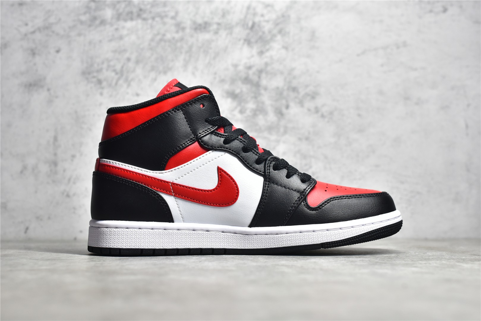 AirJordan1MidSHOES