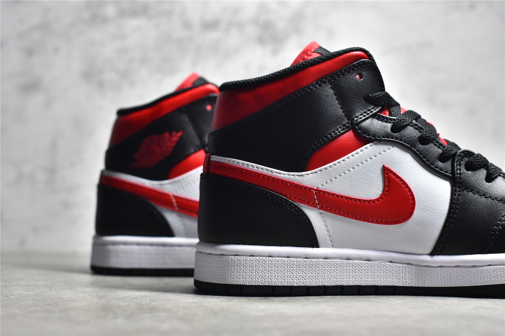 AirJordan1MidSHOES