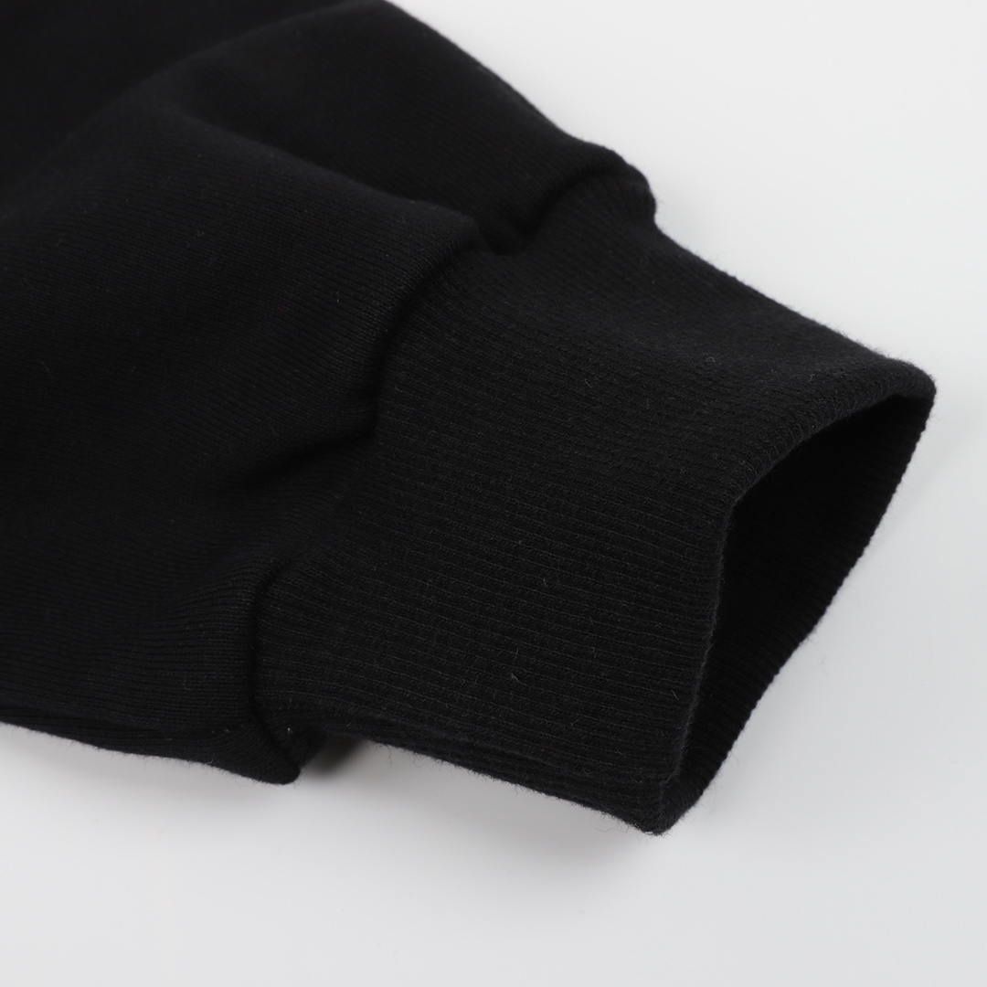 Hoodies & Sweatshirts