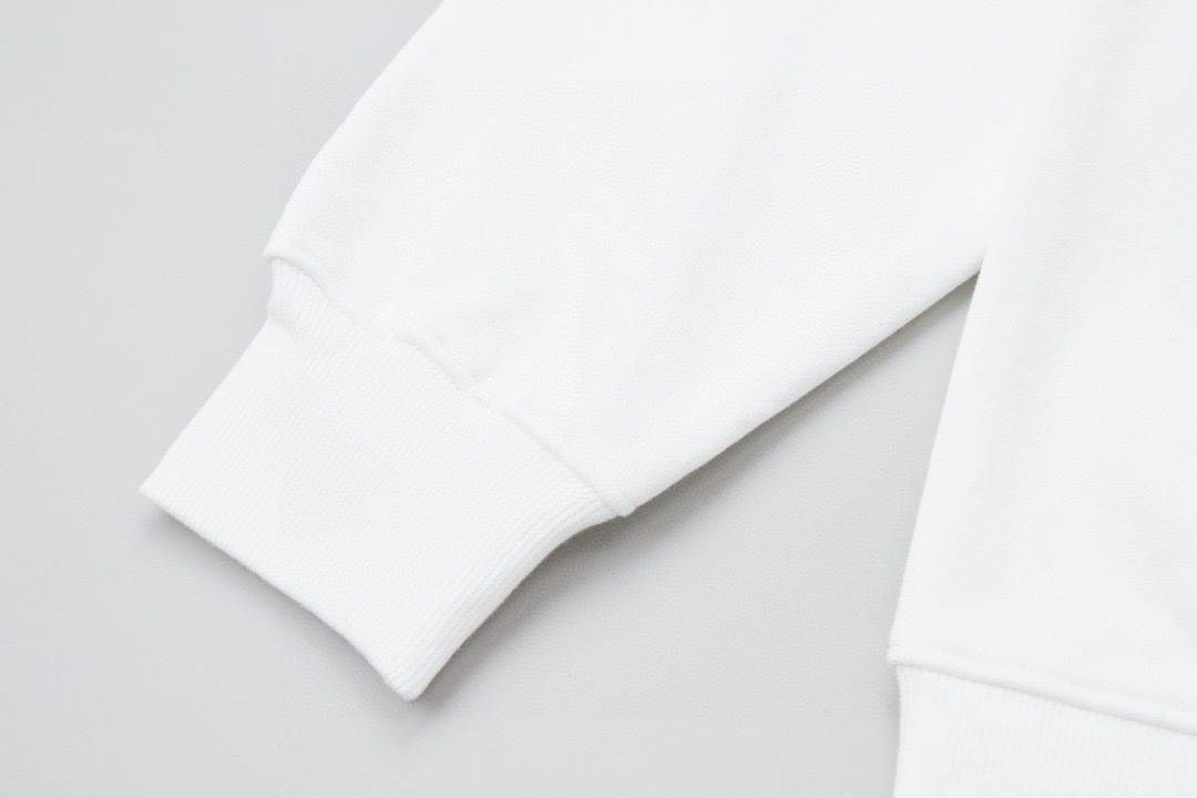 Hoodies & Sweatshirts