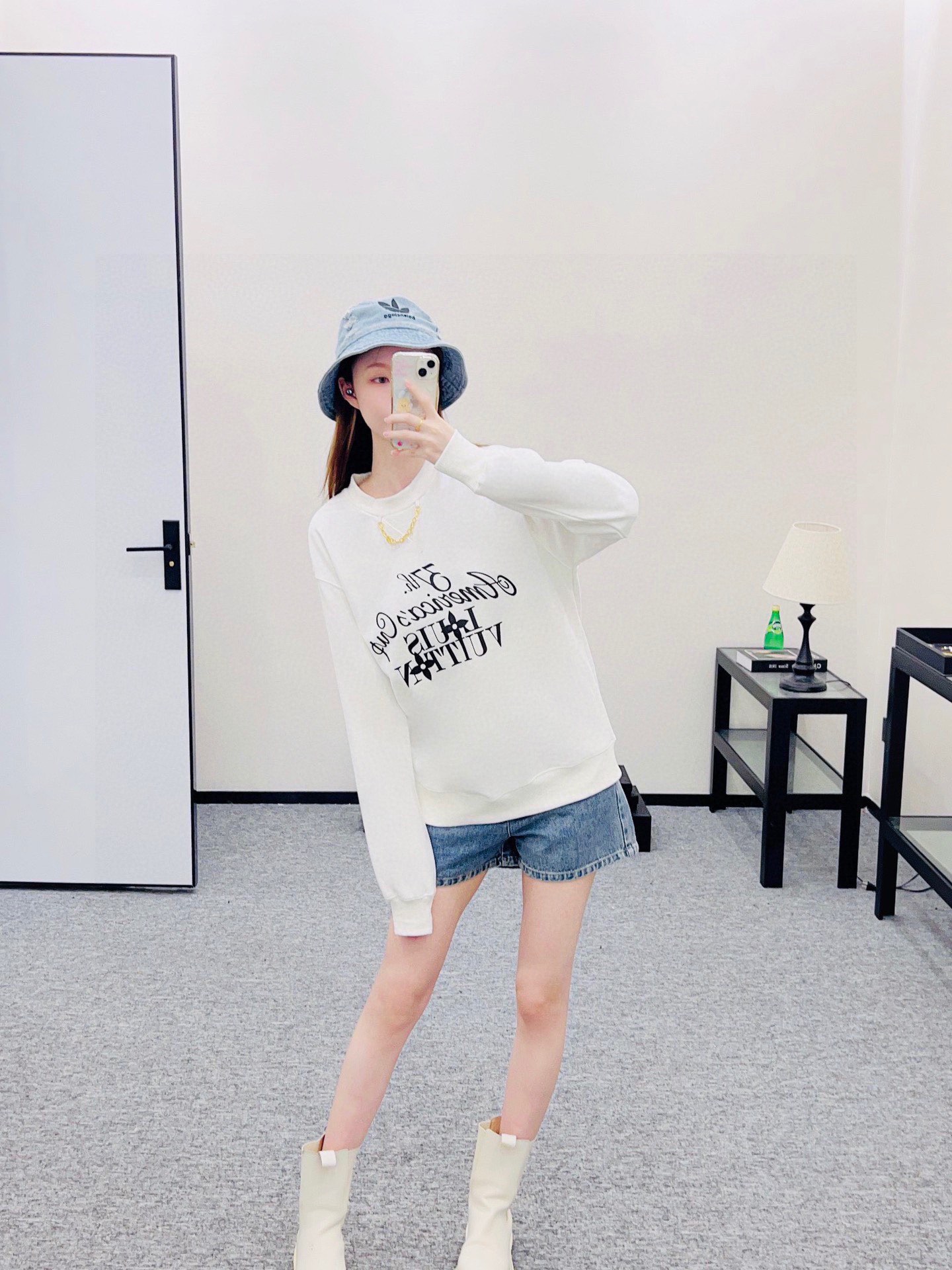 Hoodies & Sweatshirts